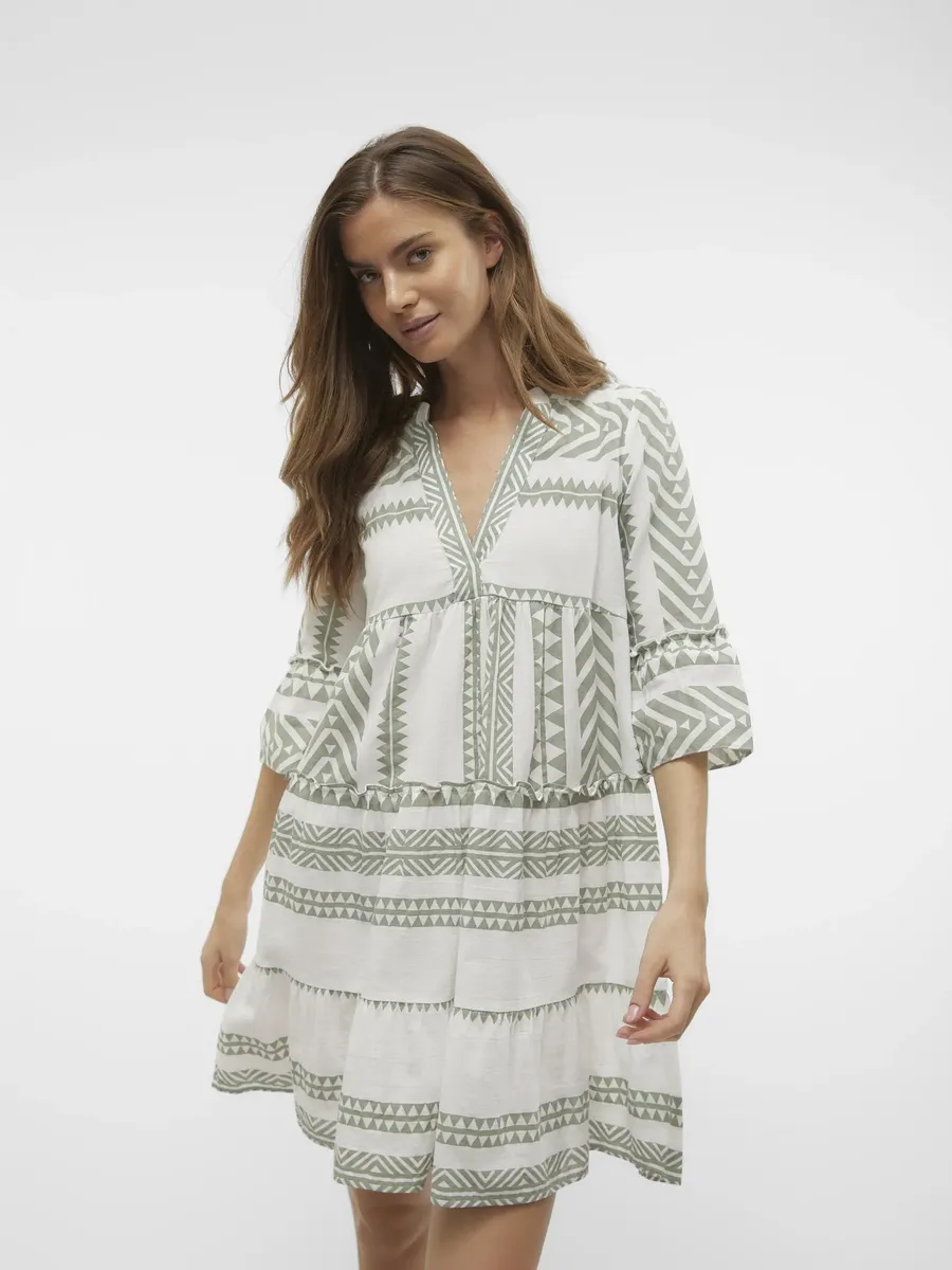Платье-туника Vero Moda "VMDICTHE 3/4 TUNIC EXP", с воланом, цвет Snow White Aop:Ibiza Hedge
Платье-туника Vero Moda "VMDICTHE 3/4 TUNIC EXP", с воланом, цвет Snow White Aop:Ibiza Hedge