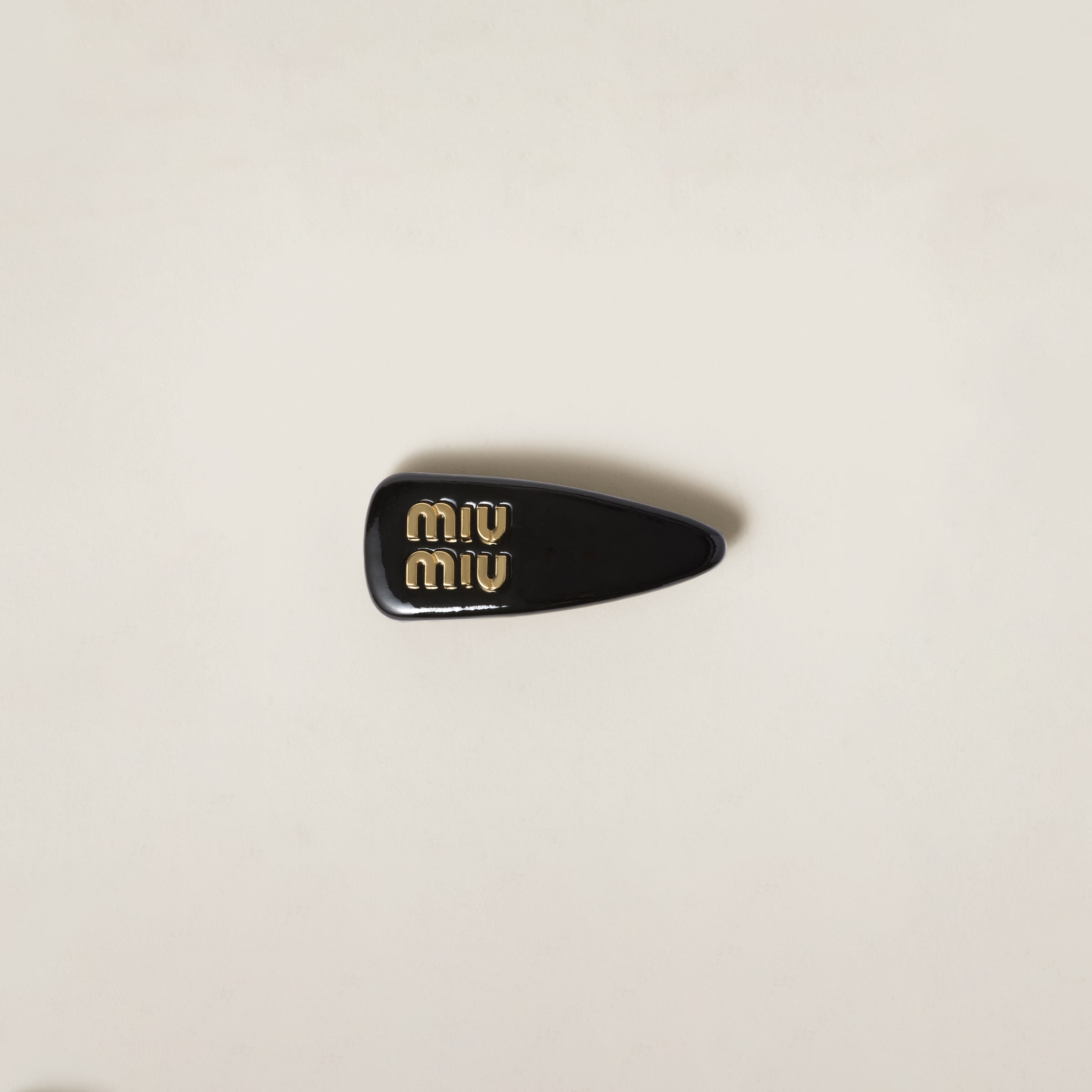 Заколка для волос из лакированной кожи MIU MIU, черный
Заколка для волос из лакированной кожи MIU MIU, черный