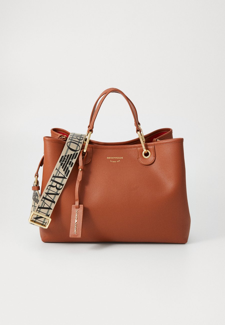 Сумка-шоппер Emporio Armani BAG SET, Cuoio/Rosso/Dark Red
Сумка-шоппер Emporio Armani BAG SET, Cuoio/Rosso/Dark Red