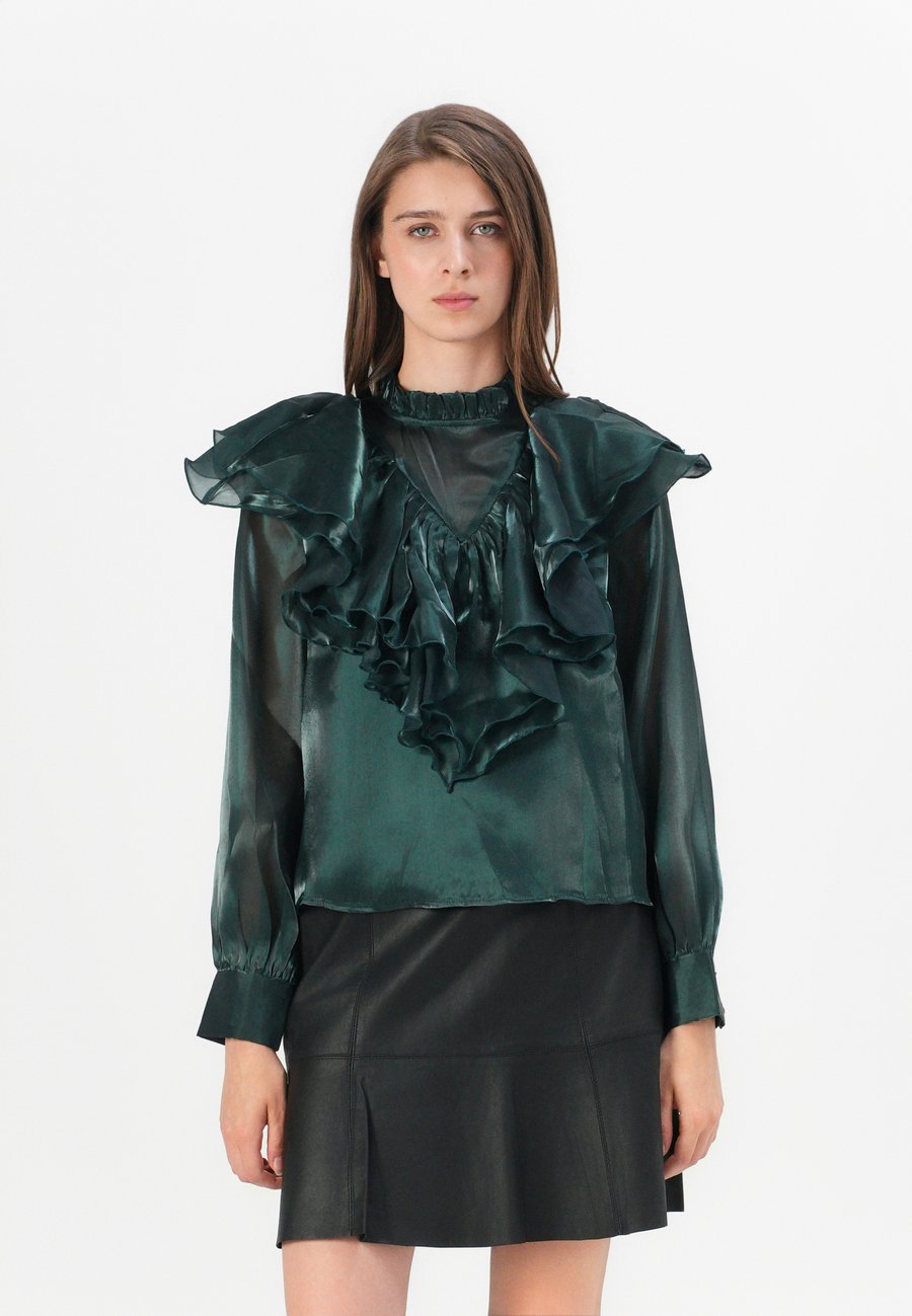 Блуза YAS YASELOISE SHINY RUFFLE, Pine Grove/Dark Green
Блуза YAS YASELOISE SHINY RUFFLE, Pine Grove/Dark Green