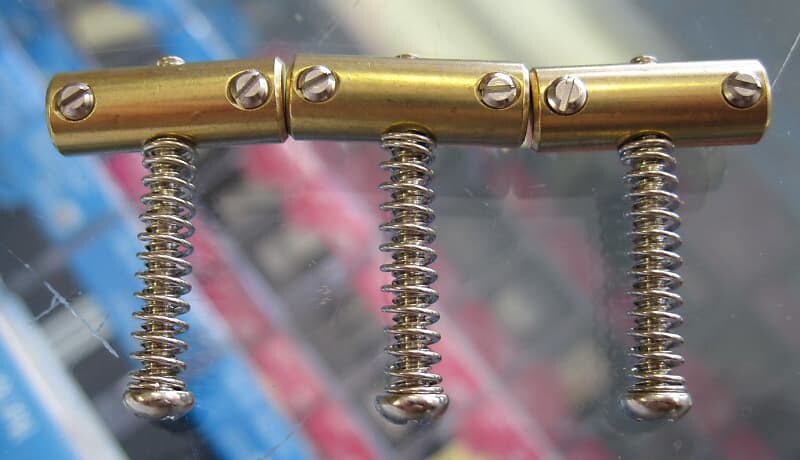 Винтажные латунные седла Fender Telecaster США с компенсацией 0058544049 Tilt Compensated Brass Tele Saddles 005-8544-049
Винтажные латунные седла Fender Telecaster США с компенсацией 0058544049 Tilt Compensated Brass Tele Saddles 005-8544-049