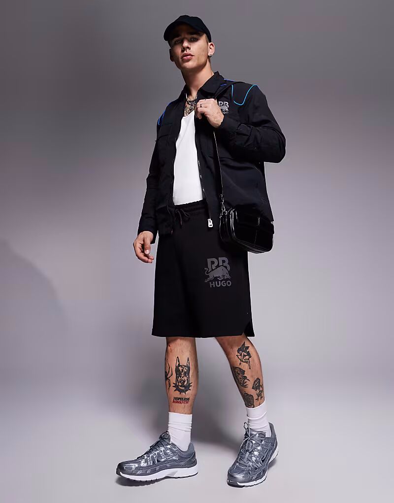 Спортивные шорты Hugo Red Bull Racing Capsule Deswick с серебряным логотипом черного цвета
Спортивные шорты Hugo Red Bull Racing Capsule Deswick с серебряным логотипом черного цвета