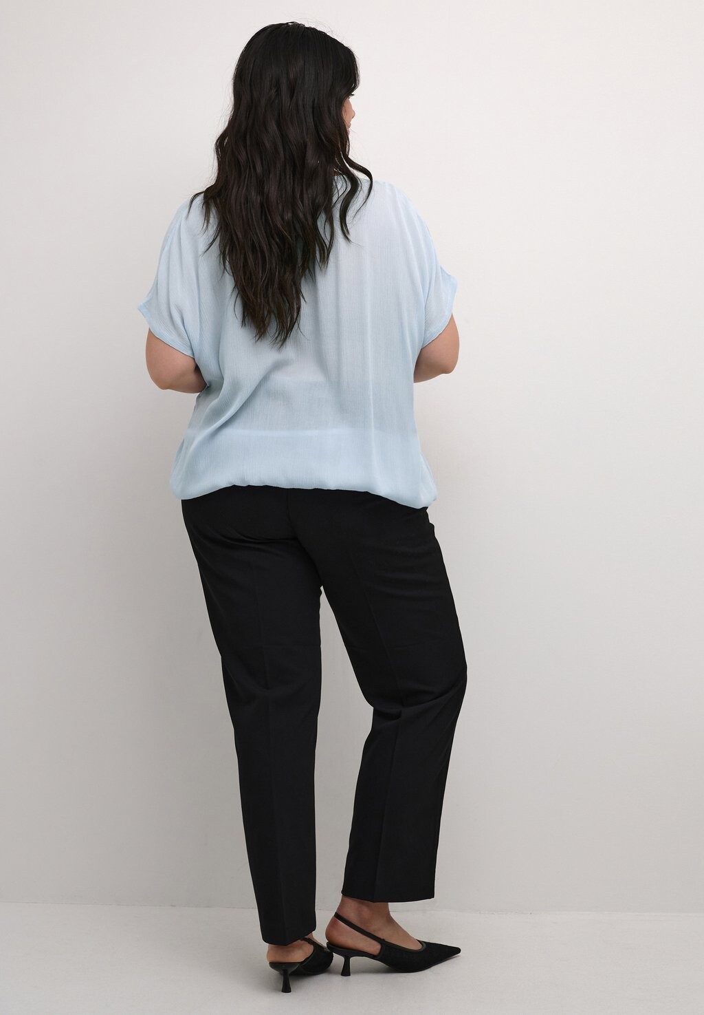 Блуза AMI STANLEY Kaffe Curve, цвет Celestial Blue
Блуза AMI STANLEY Kaffe Curve, цвет Celestial Blue