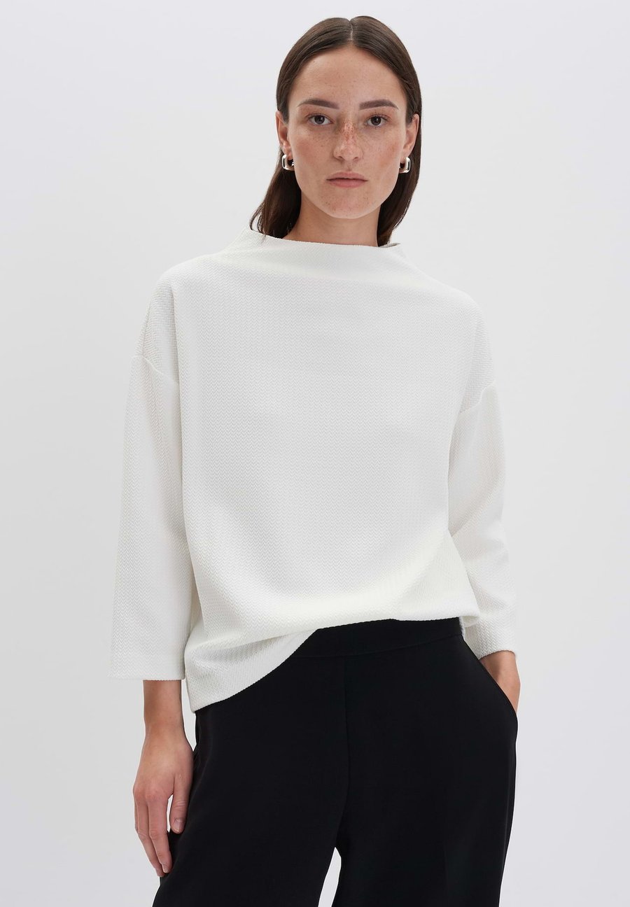 Топ someday. LOOSE FIT HERRINGBONE TEXTURE, Milk/White
Топ someday. LOOSE FIT HERRINGBONE TEXTURE, Milk/White