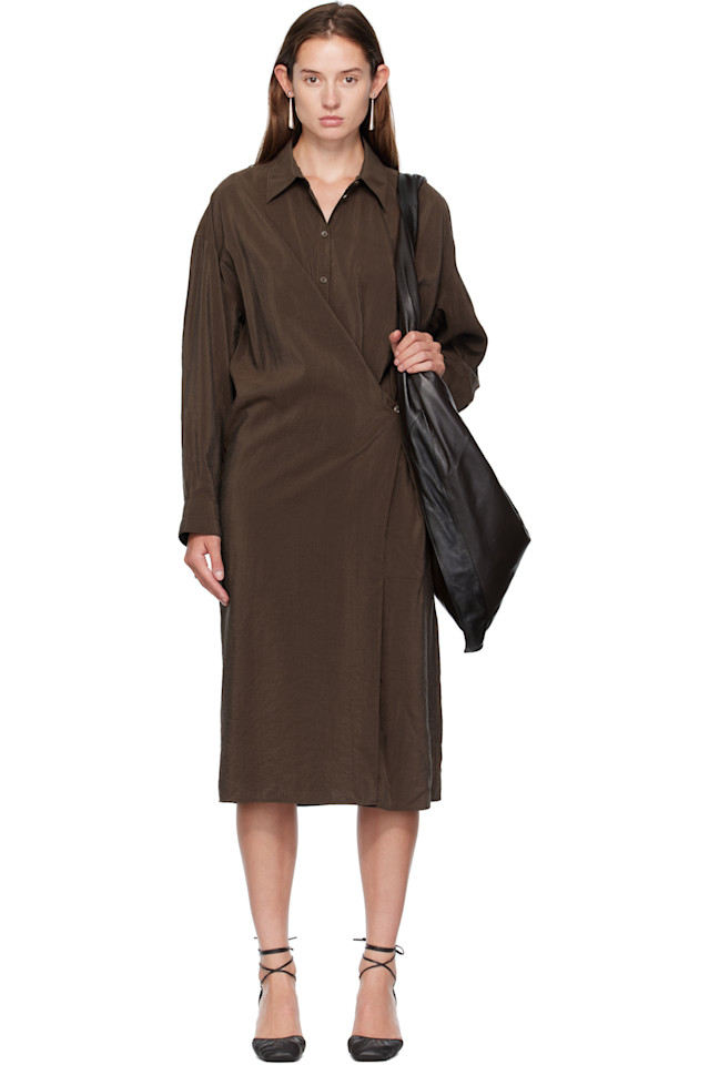 Lemaire Коричневое платье миди с прямым воротником и перекрученными лямками
Lemaire Коричневое платье миди с прямым воротником и перекрученными лямками