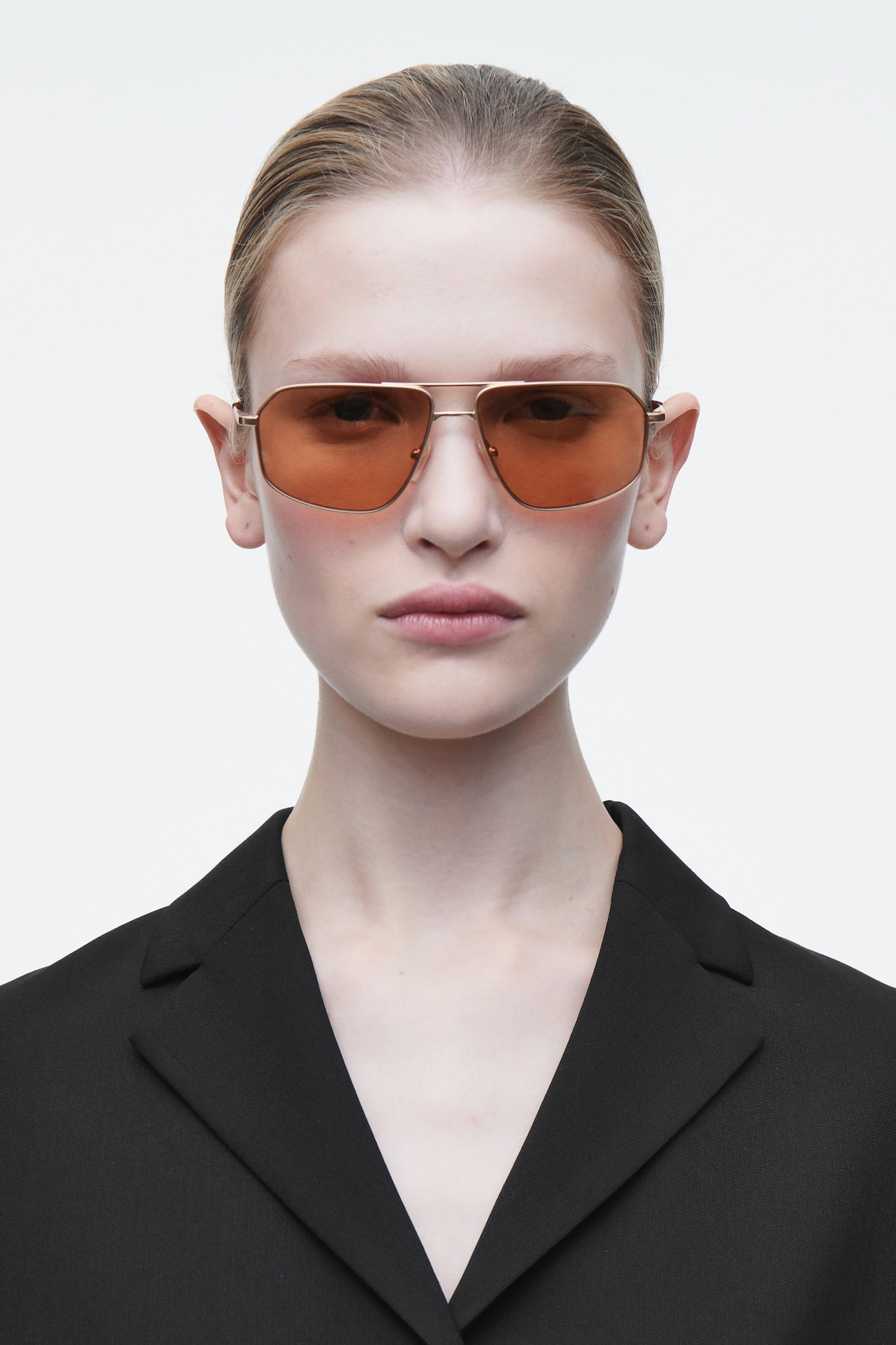 Солнцезащитные очки-пилоты - модель " vista” COS x LINDA FARROW, цвет Bursztynowy/Złocisty
Солнцезащитные очки-пилоты - модель " vista” COS x LINDA FARROW, цвет Bursztynowy/Złocisty