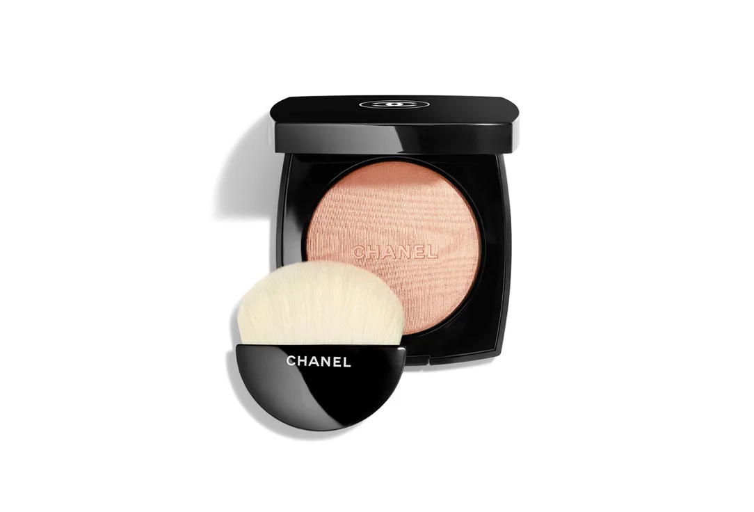 Мерцающая пудра-хайлайтер Chanel Poudre Lumière, warm gold
Мерцающая пудра-хайлайтер Chanel Poudre Lumière, warm gold