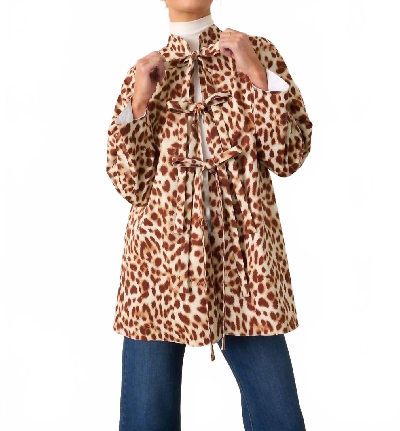 Пальто Sheridan Bow Coat в стиле "Untamed" Prosperina, untamed
Пальто Sheridan Bow Coat в стиле "Untamed" Prosperina, untamed