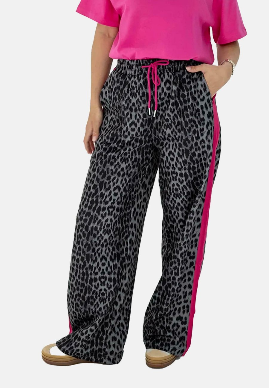 Брюки OH APRIL KAEL , Grey Leo/Grey
Брюки OH APRIL KAEL , Grey Leo/Grey