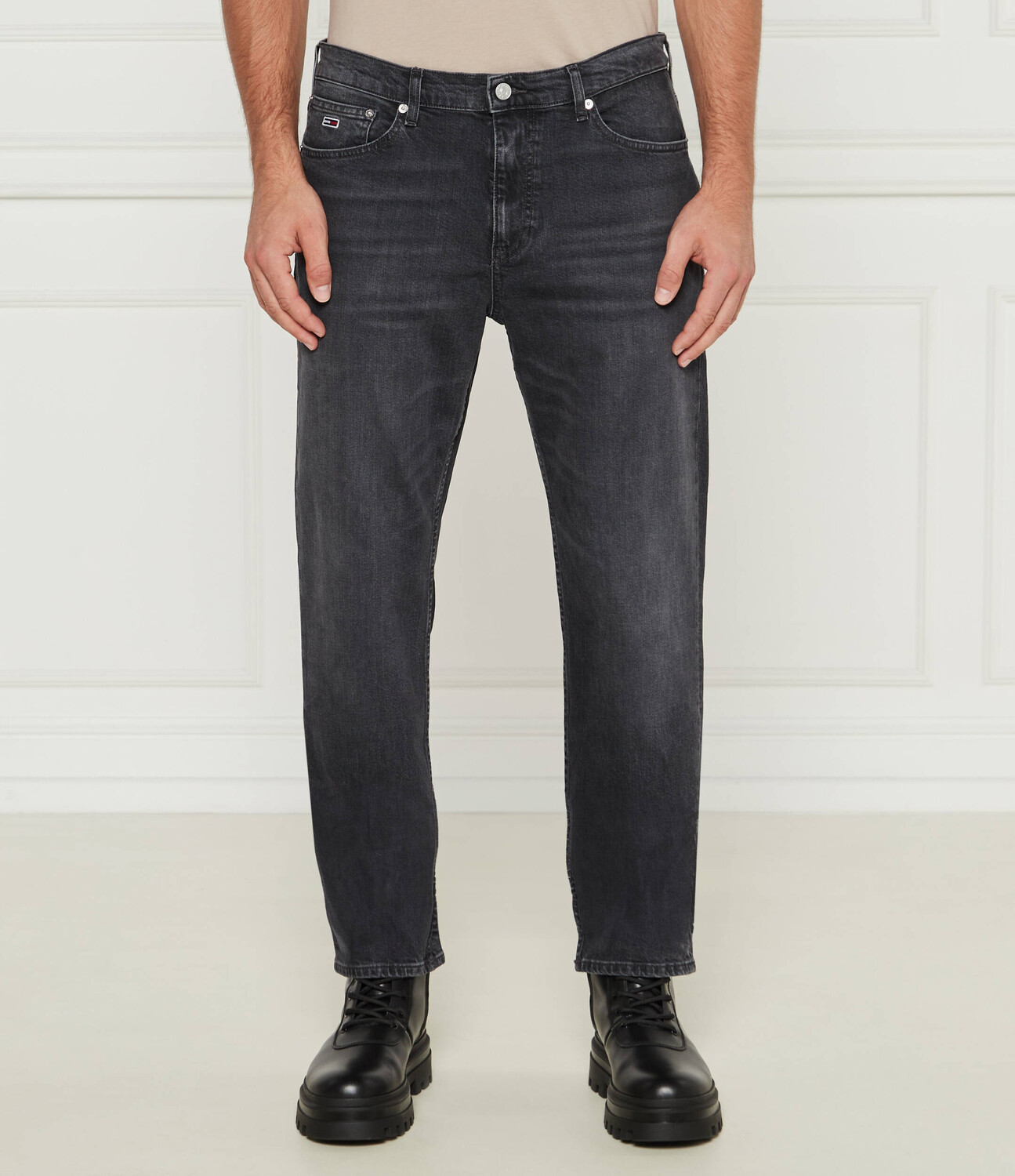 Джинсы Tommy Jeans RYAN Straight fit, черный
Джинсы Tommy Jeans RYAN Straight fit, черный