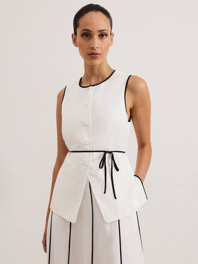 Жилет с контрастной окантовкой из родена Phase Eight, белый
Жилет с контрастной окантовкой из родена Phase Eight, белый