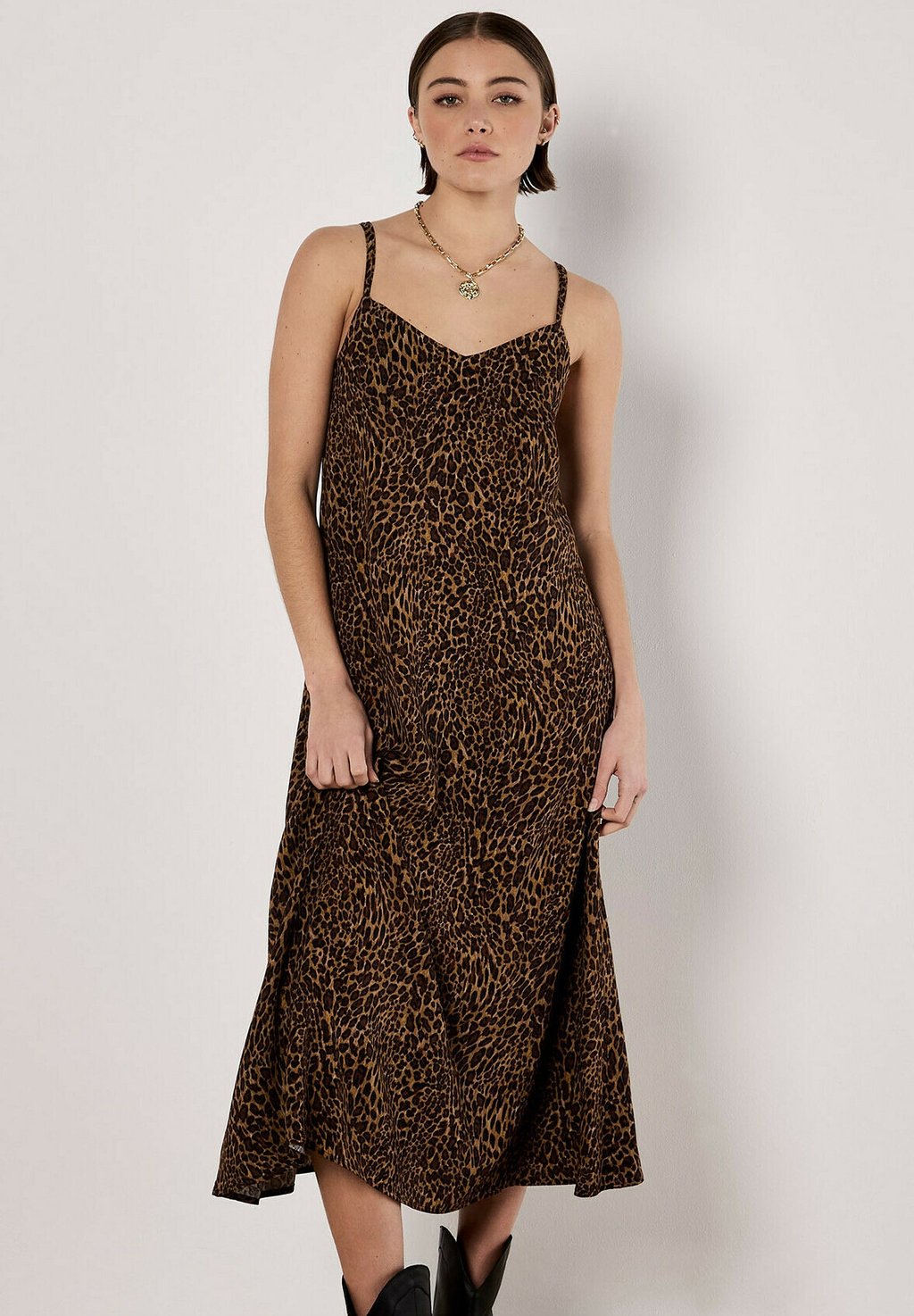 Платье макси Apricot, коричневый
Платье макси Apricot, коричневый