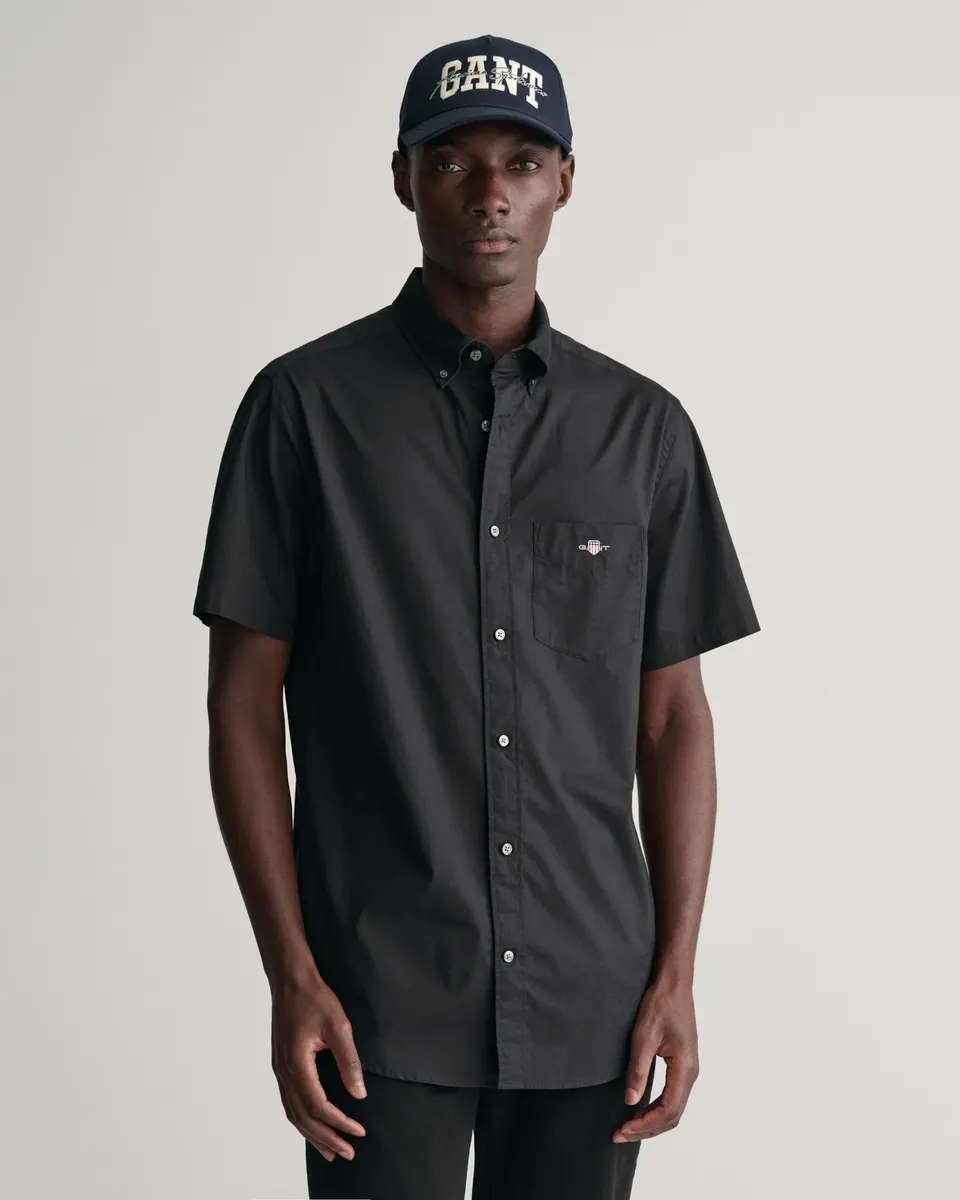 Рубашка Gant с короткими рукавами "Regular Fit Poplin Shirt, легкая, износостойкая, нетребовательная в уходе", с небольшой вышивкой логотипа на нагрудном кармане, черный
Рубашка Gant с короткими рукавами "Regular Fit Poplin Shirt, легкая, износостойкая, нетребовательная в уходе", с небольшой вышивкой логотипа на нагрудном кармане, черный