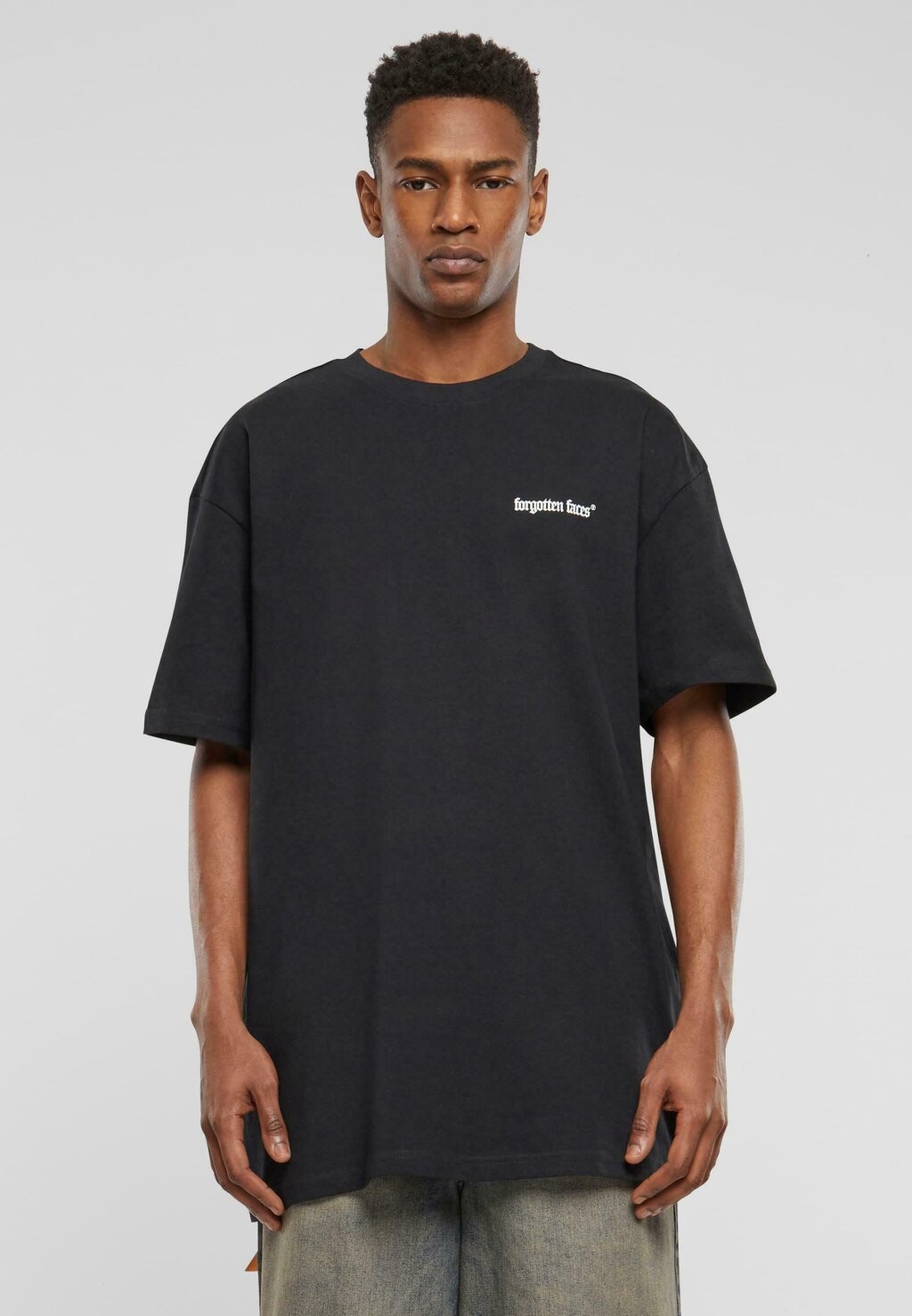 Футболка с принтом Flowers Forgotten Faces, черная
Футболка с принтом Flowers Forgotten Faces, черная