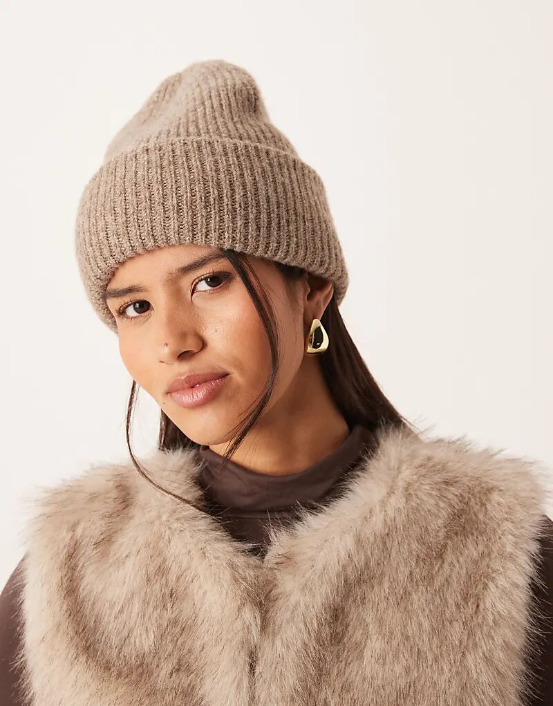 Шапочка-бини Gina Tricot в рубчик, светло-коричневый меланж
Шапочка-бини Gina Tricot в рубчик, светло-коричневый меланж