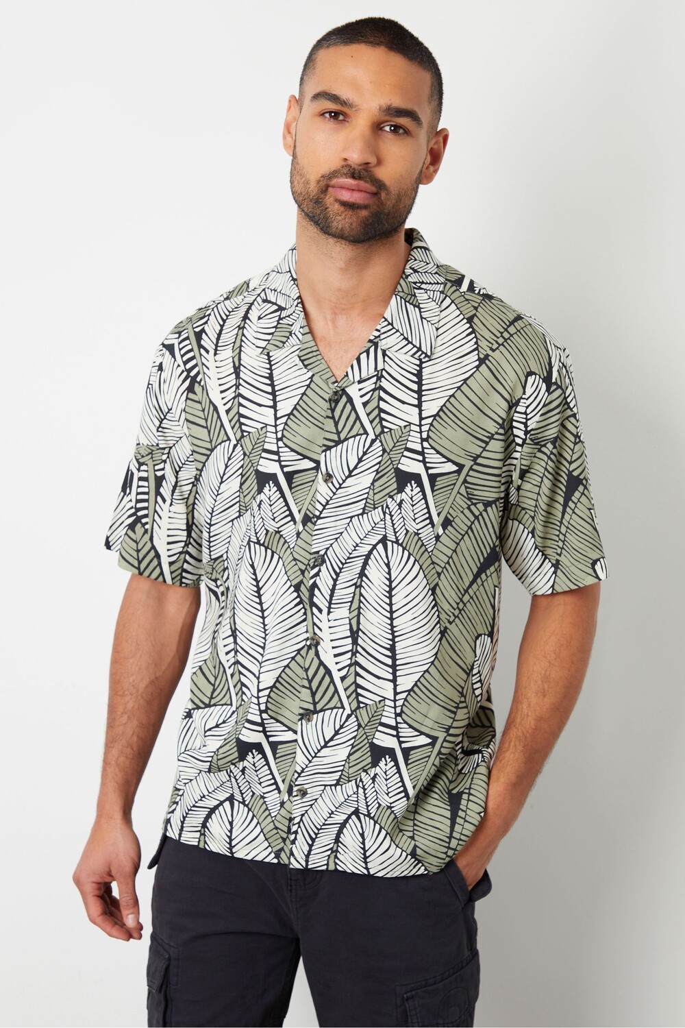 Хлопковая рубашка с короткими рукавами и цветочным принтом Threadbare, черный
Хлопковая рубашка с короткими рукавами и цветочным принтом Threadbare, черный