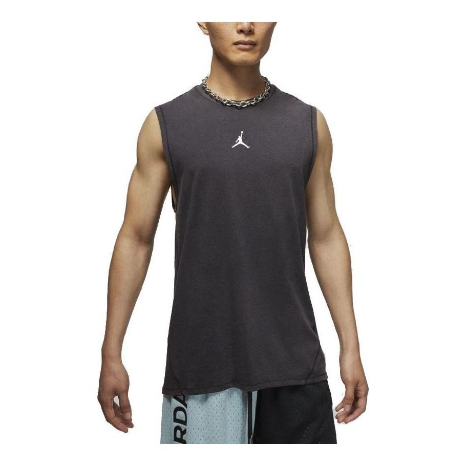 Спортивный топ Air Jordan Dri-FIT Sport Sleeveless Top 'Black White' DM1827-010, черный
Спортивный топ Air Jordan Dri-FIT Sport Sleeveless Top 'Black White' DM1827-010, черный