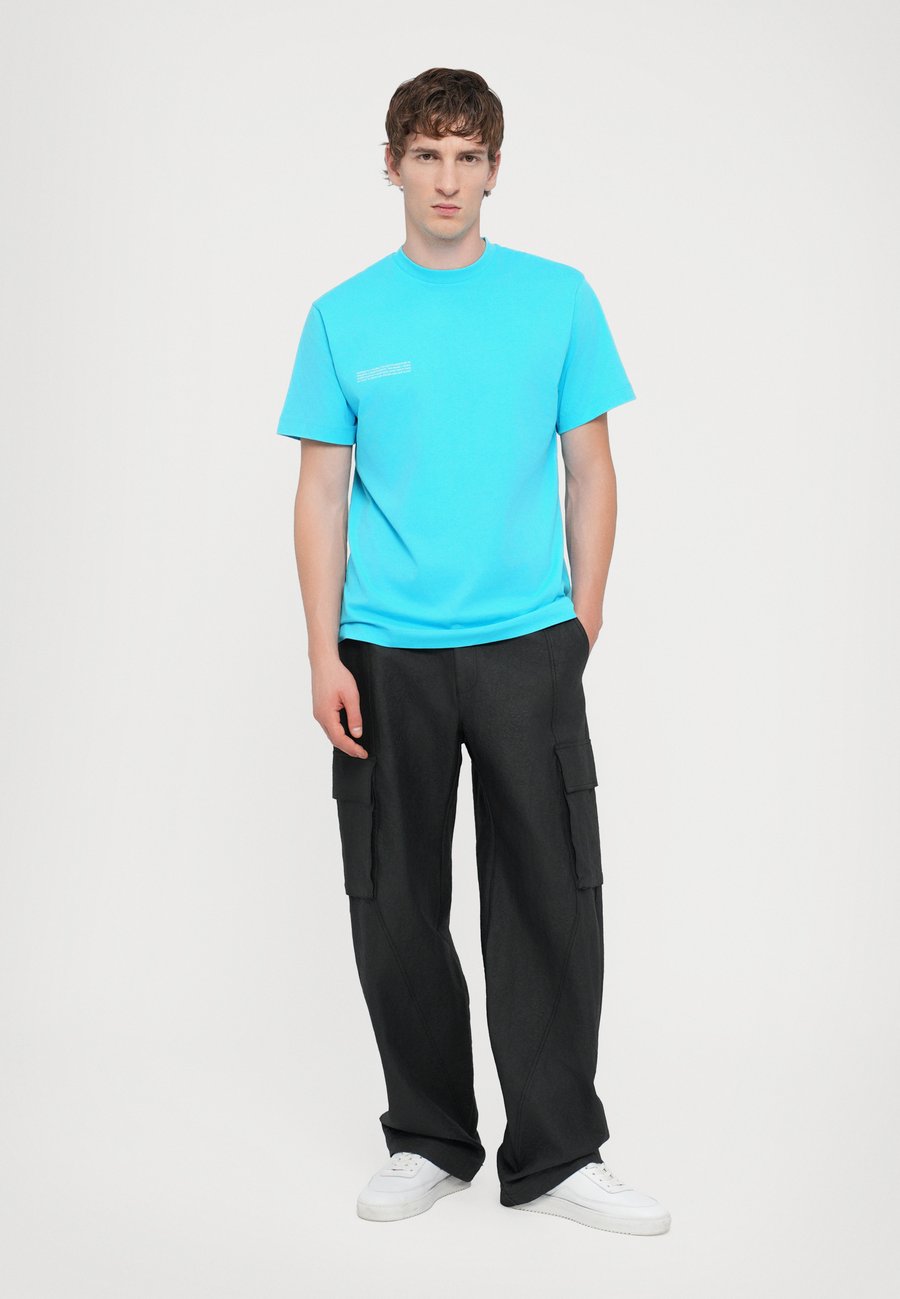 Футболка PANGAIA MIDWEIGHT UNISEX, Blue, Синий, Футболка PANGAIA MIDWEIGHT UNISEX, Blue
Футболка PANGAIA MIDWEIGHT UNISEX, Blue, Синий, Футболка PANGAIA MIDWEIGHT UNISEX, Blue