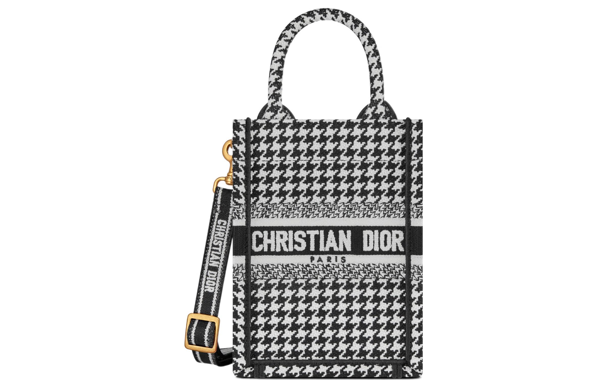 Мини-косметичка для телефона с вышивкой BookTote женская черно-белая DIOR, Box(Set+Box)
Мини-косметичка для телефона с вышивкой BookTote женская черно-белая DIOR, Box(Set+Box)