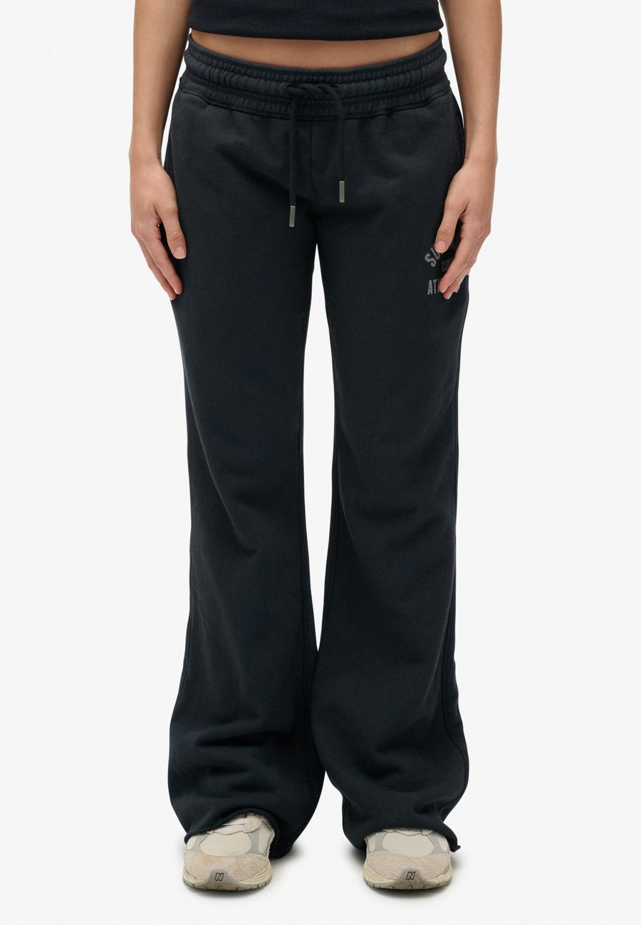 Брюки Superdry & Co ATHLETIC PRINT FLARE, Eclipse Navy/Dark Blue
Брюки Superdry & Co ATHLETIC PRINT FLARE, Eclipse Navy/Dark Blue
