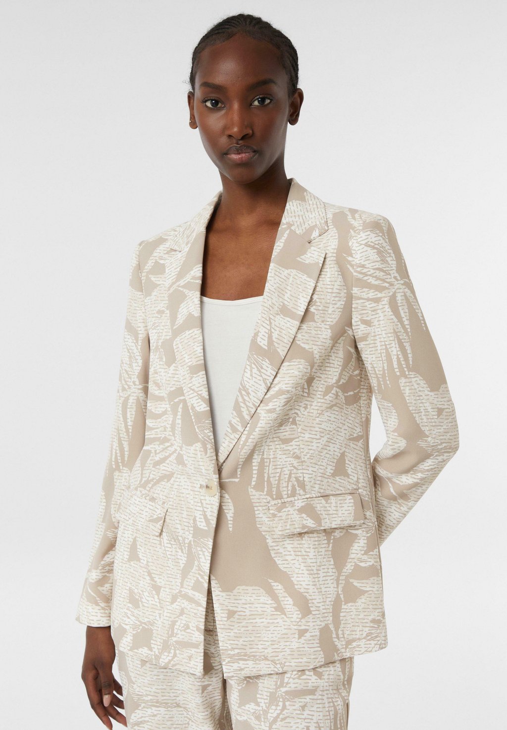 Блейзер comma, песочный
Блейзер comma, песочный