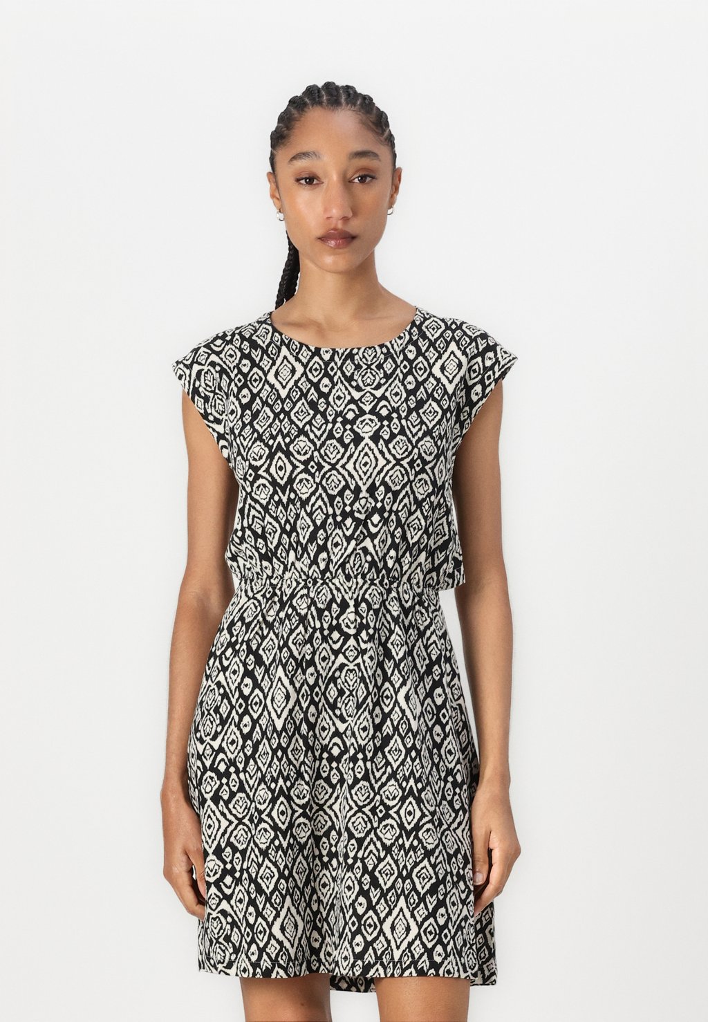 Повседневное платье LINNO ICHI, черный
Повседневное платье LINNO ICHI, черный