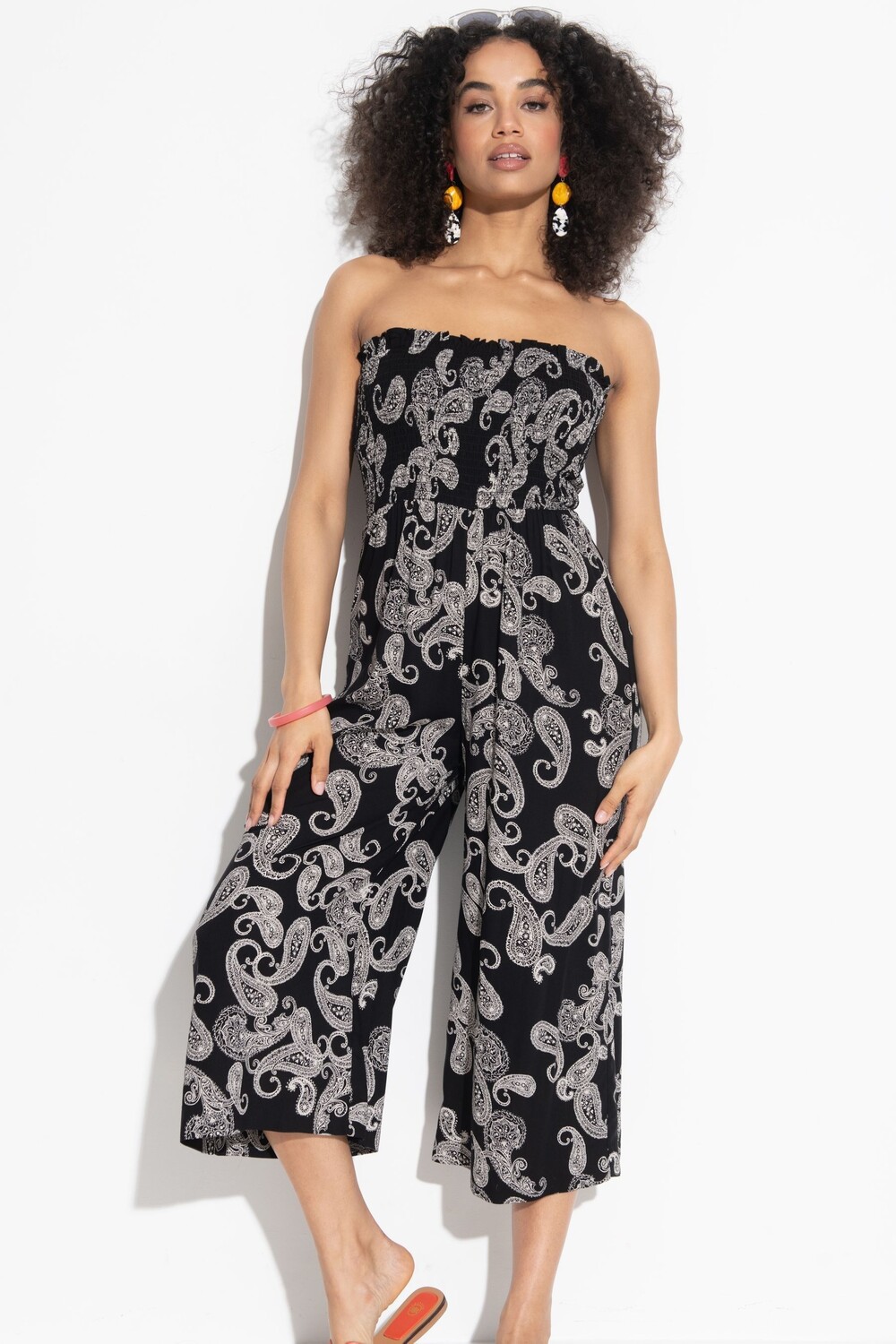 Пляжный комбинезон без бретелек с рюшами на верху и укороченными штанинами Pour Moi, черный
Пляжный комбинезон без бретелек с рюшами на верху и укороченными штанинами Pour Moi, черный