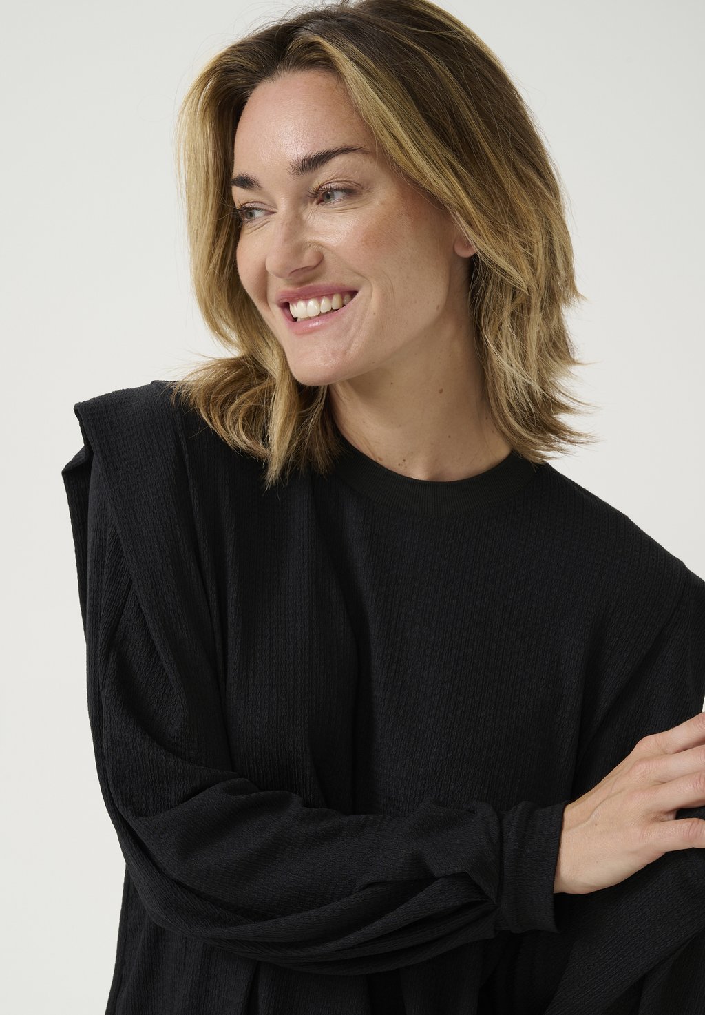 Топ с длинными рукавами NELLA Kaffe, черный
Топ с длинными рукавами NELLA Kaffe, черный