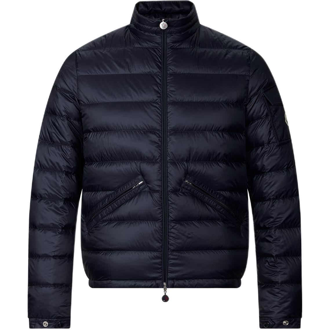 Moncler Пуховая куртка унисекс, темно-синие, с воротником-стойкой средней высоты
Moncler Пуховая куртка унисекс, темно-синие, с воротником-стойкой средней высоты