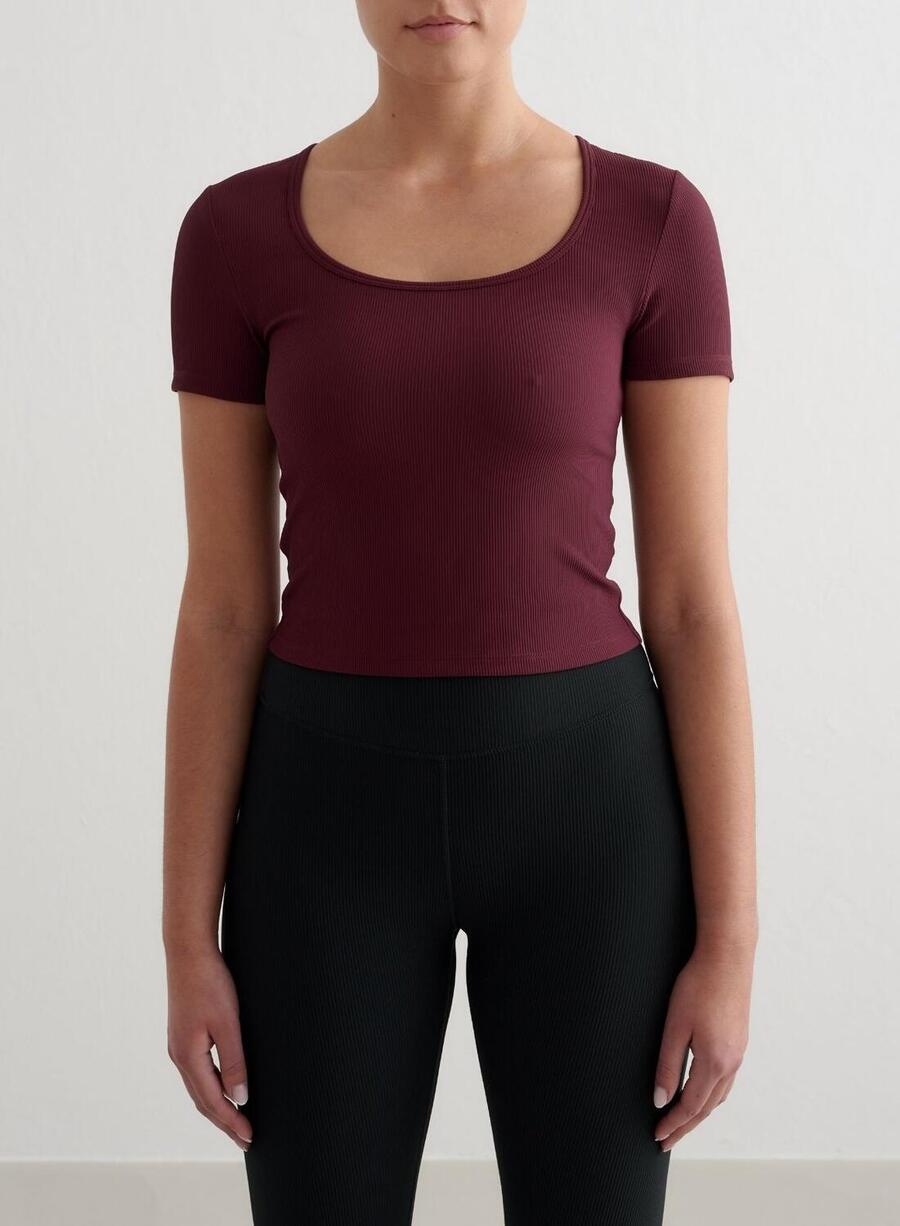 AIM'N Футболка женская с коротким рукавом, в рубчик, быстросохнущая, вишневая
AIM'N Футболка женская с коротким рукавом, в рубчик, быстросохнущая, вишневая