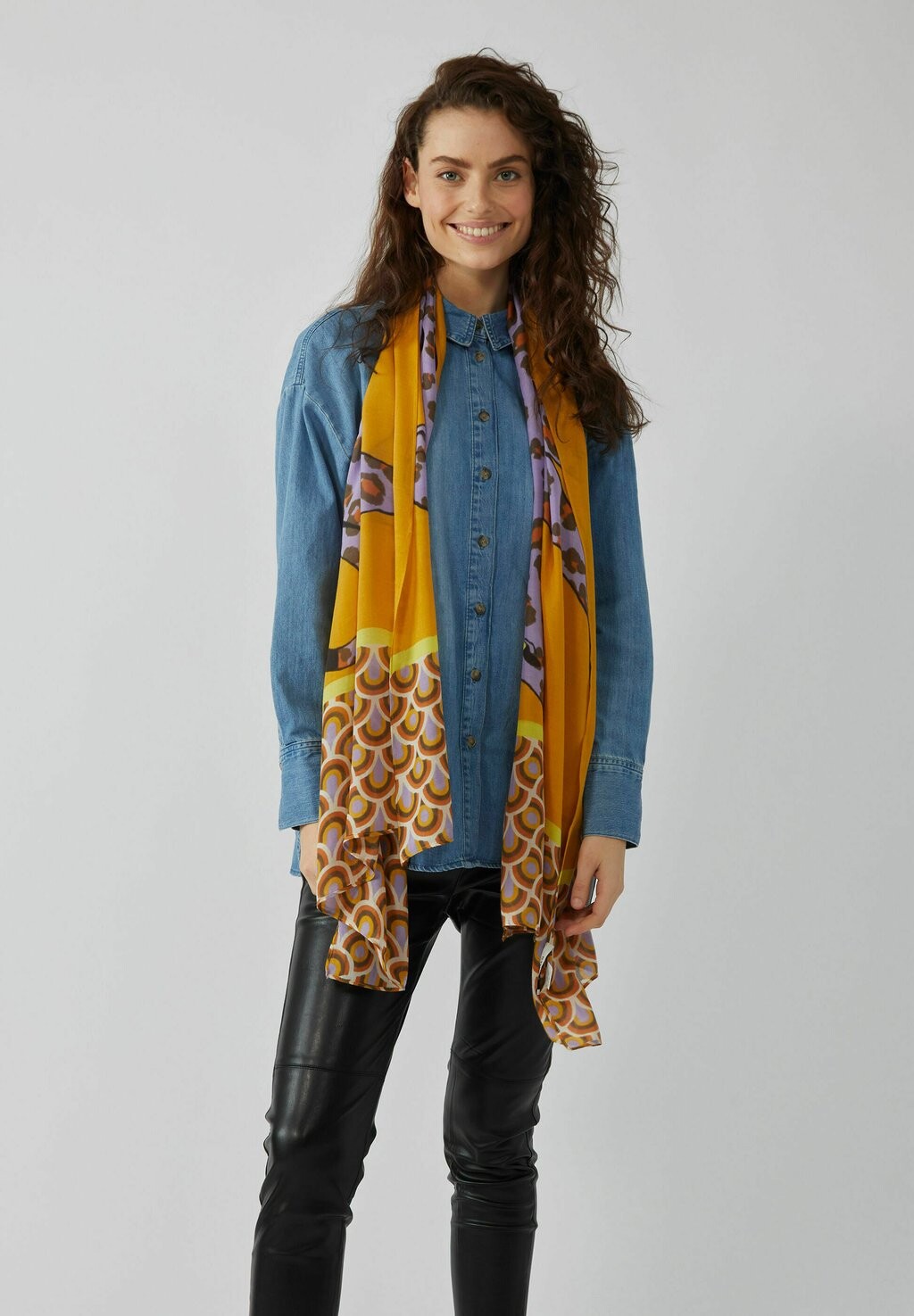 Шарф AUS NACHHALTIGER MIT XL-LEO Codello, желтый
Шарф AUS NACHHALTIGER MIT XL-LEO Codello, желтый