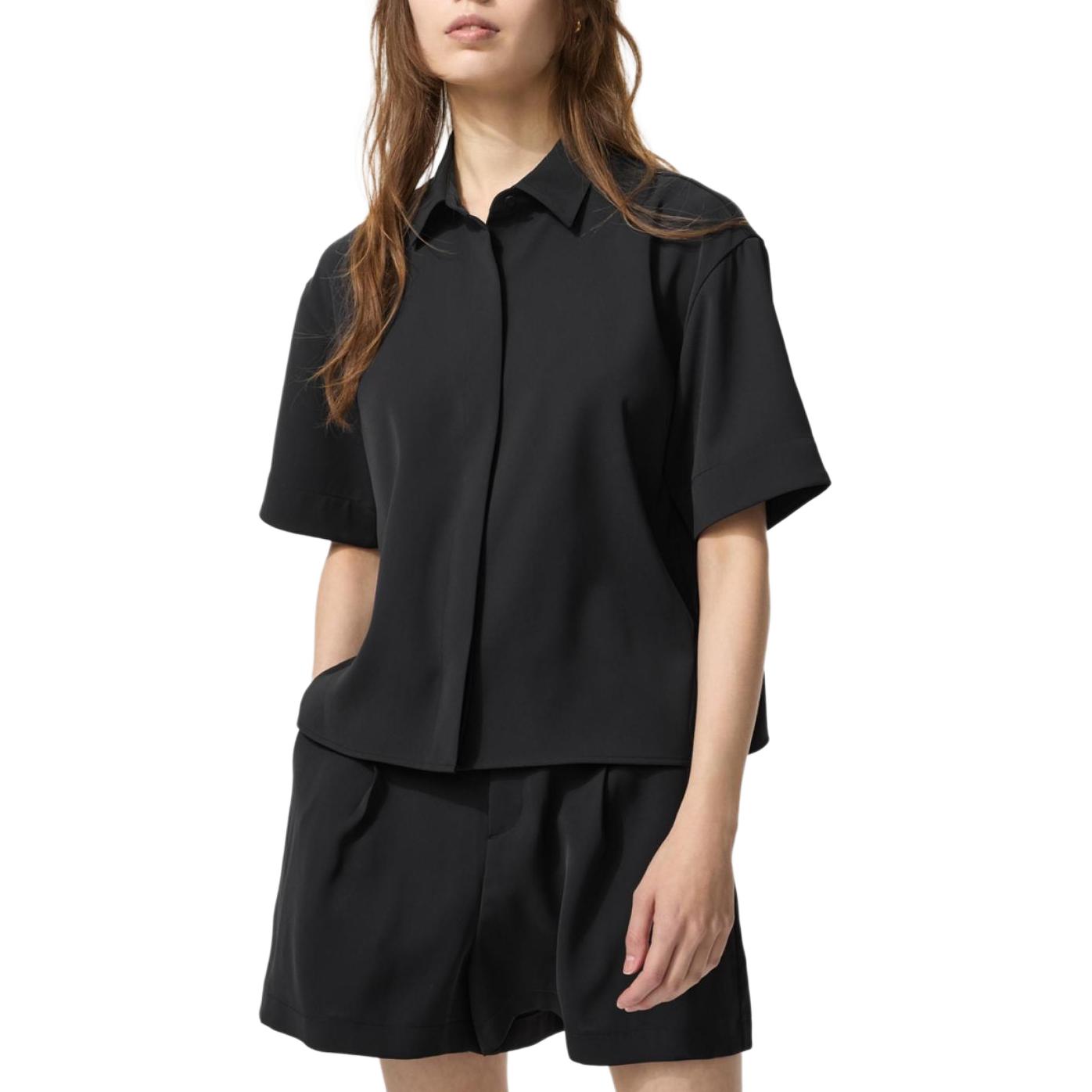 UNIQLO Женская черная рубашка
UNIQLO Женская черная рубашка