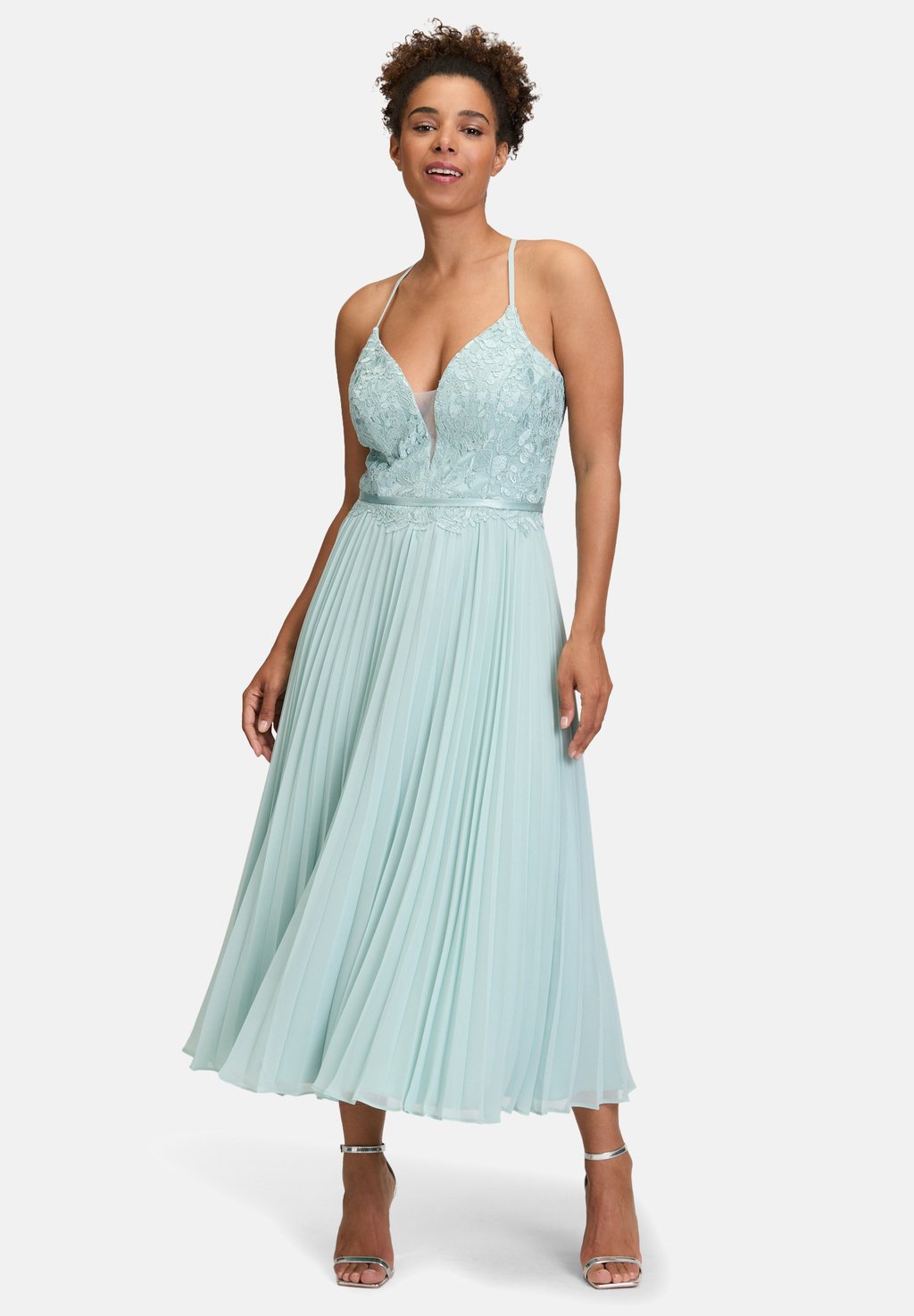 Коктейльное/вечернее платье MIT STICKEREI Vera Mont, синий
Коктейльное/вечернее платье MIT STICKEREI Vera Mont, синий