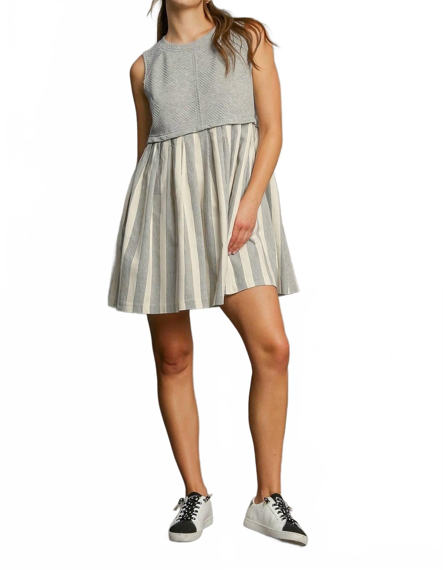 Смешанный безрукавный мини-платье в цвете вересковый серый Umgee
Смешанный безрукавный мини-платье в цвете вересковый серый Umgee