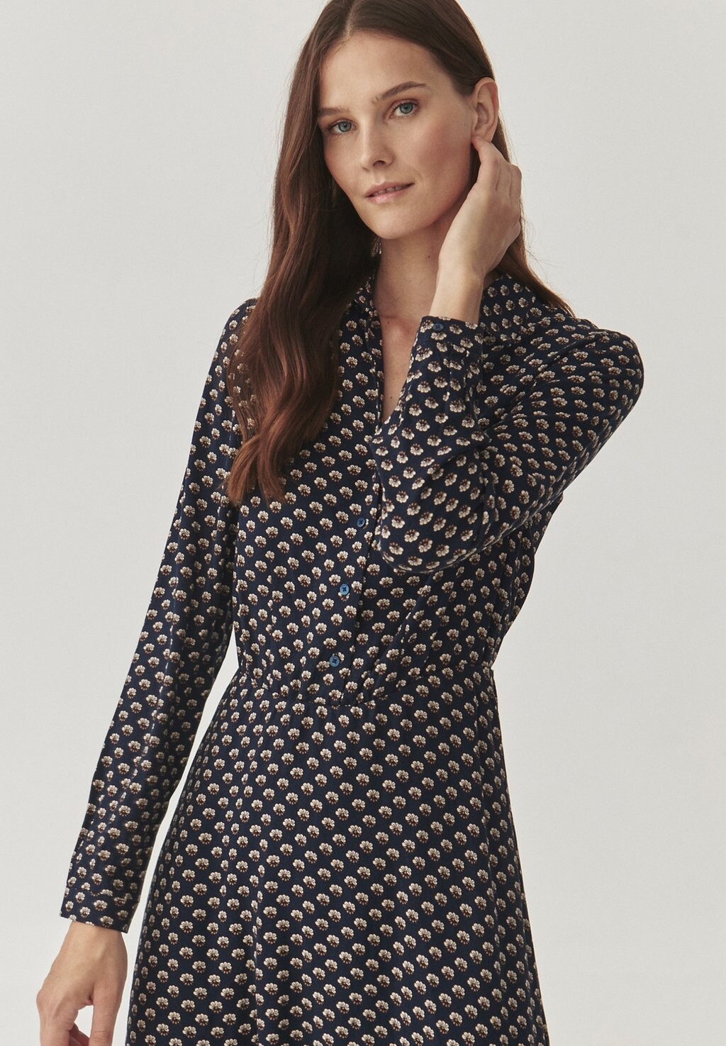 Платье-рубашка RIWI TATUUM, темно-синий
Платье-рубашка RIWI TATUUM, темно-синий