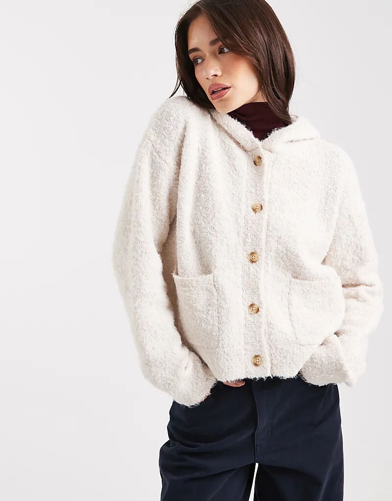 Кардиган Miss Selfridge из букле с капюшоном и застежкой на пуговицы в цвете овсянки
Кардиган Miss Selfridge из букле с капюшоном и застежкой на пуговицы в цвете овсянки