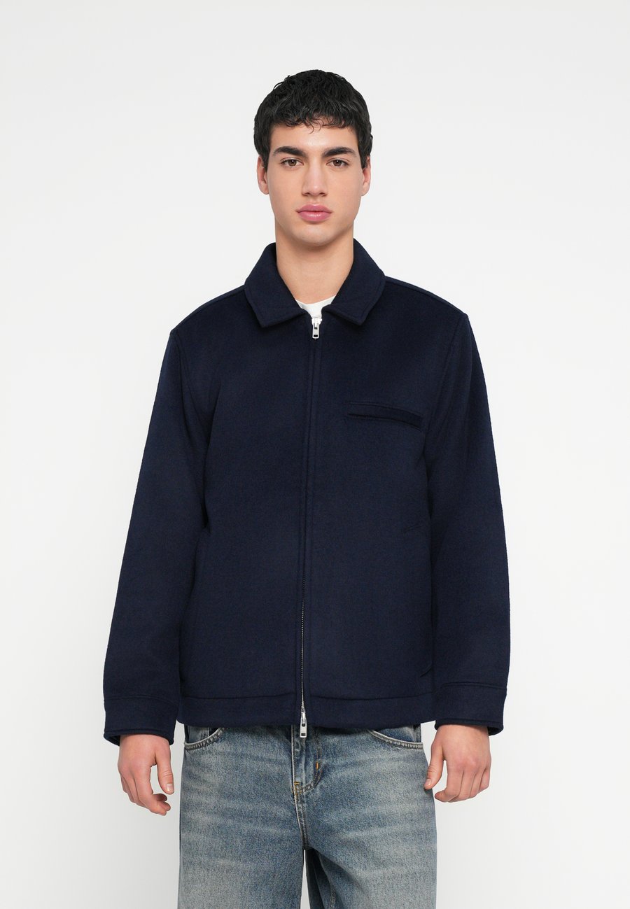Куртка Abercrombie & Fitch EMEA MID LENGTH BARN, Dark Blue
Куртка Abercrombie & Fitch EMEA MID LENGTH BARN, Dark Blue