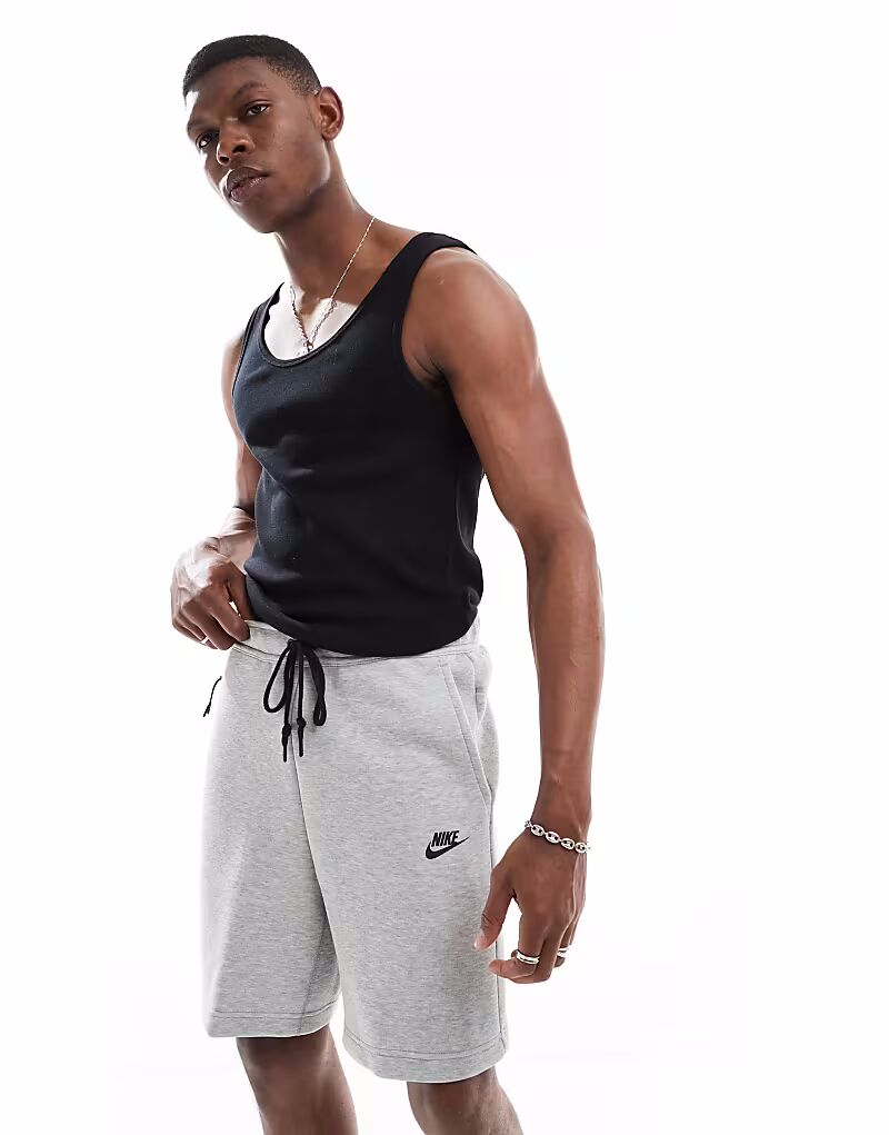 Шорты из флиса Nike Club Tech серого цвета
Шорты из флиса Nike Club Tech серого цвета
