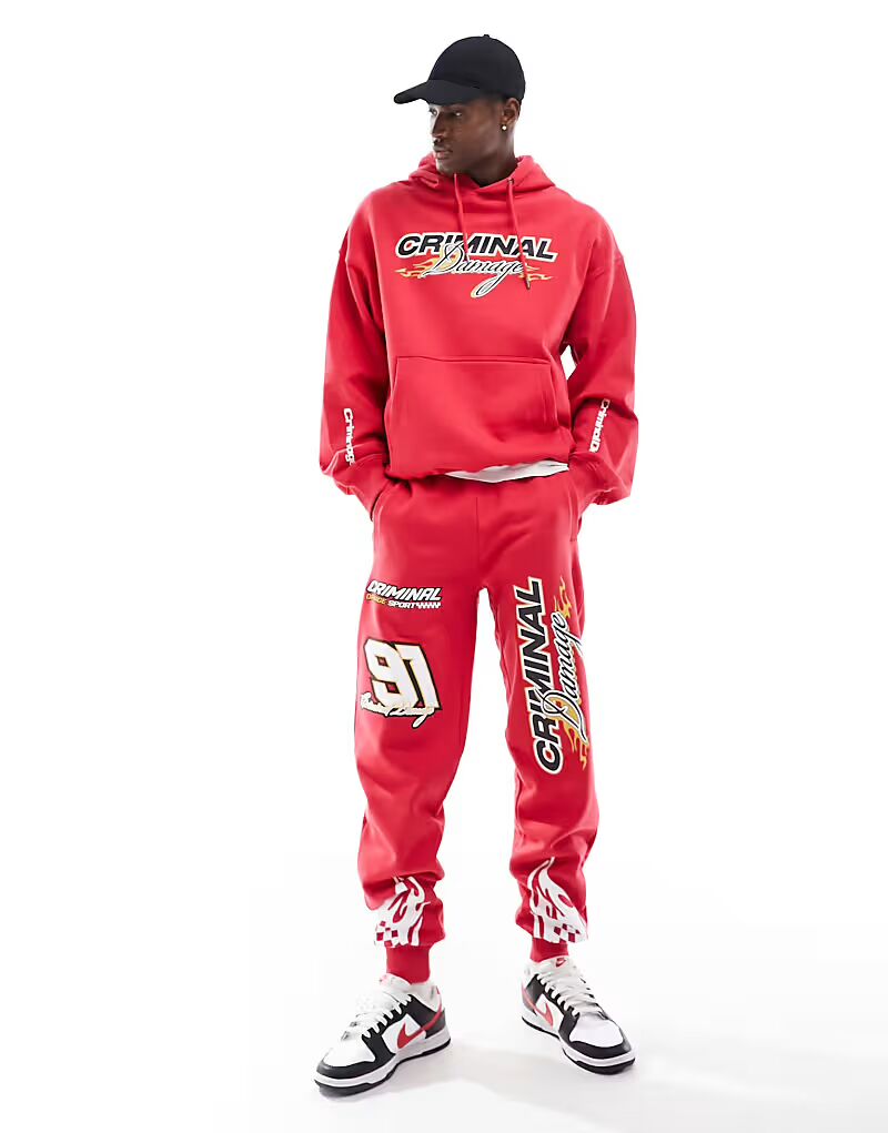 Criminal Damage утяжеленные джоггеры с гоночными принтами в красном цвете
Criminal Damage утяжеленные джоггеры с гоночными принтами в красном цвете