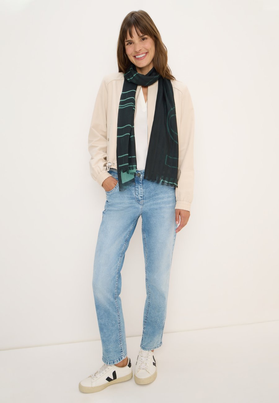 Шарф Cecil GEMUSTERTER, Grün/Dark Green
Шарф Cecil GEMUSTERTER, Grün/Dark Green