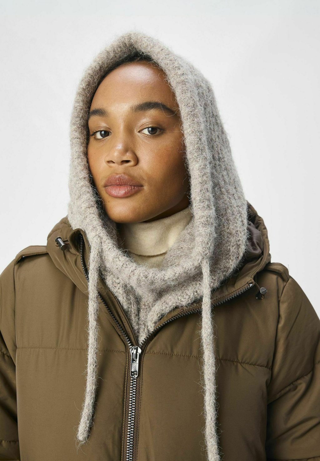 Платок на голову Object, бежевый
Платок на голову Object, бежевый