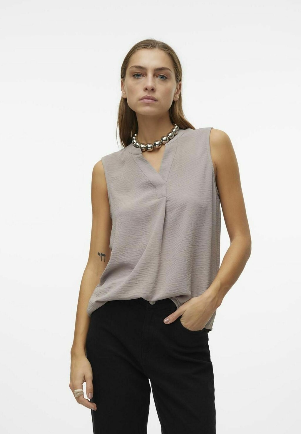 Топ VMELVA Vero Moda, цвет moon rock
Топ VMELVA Vero Moda, цвет moon rock