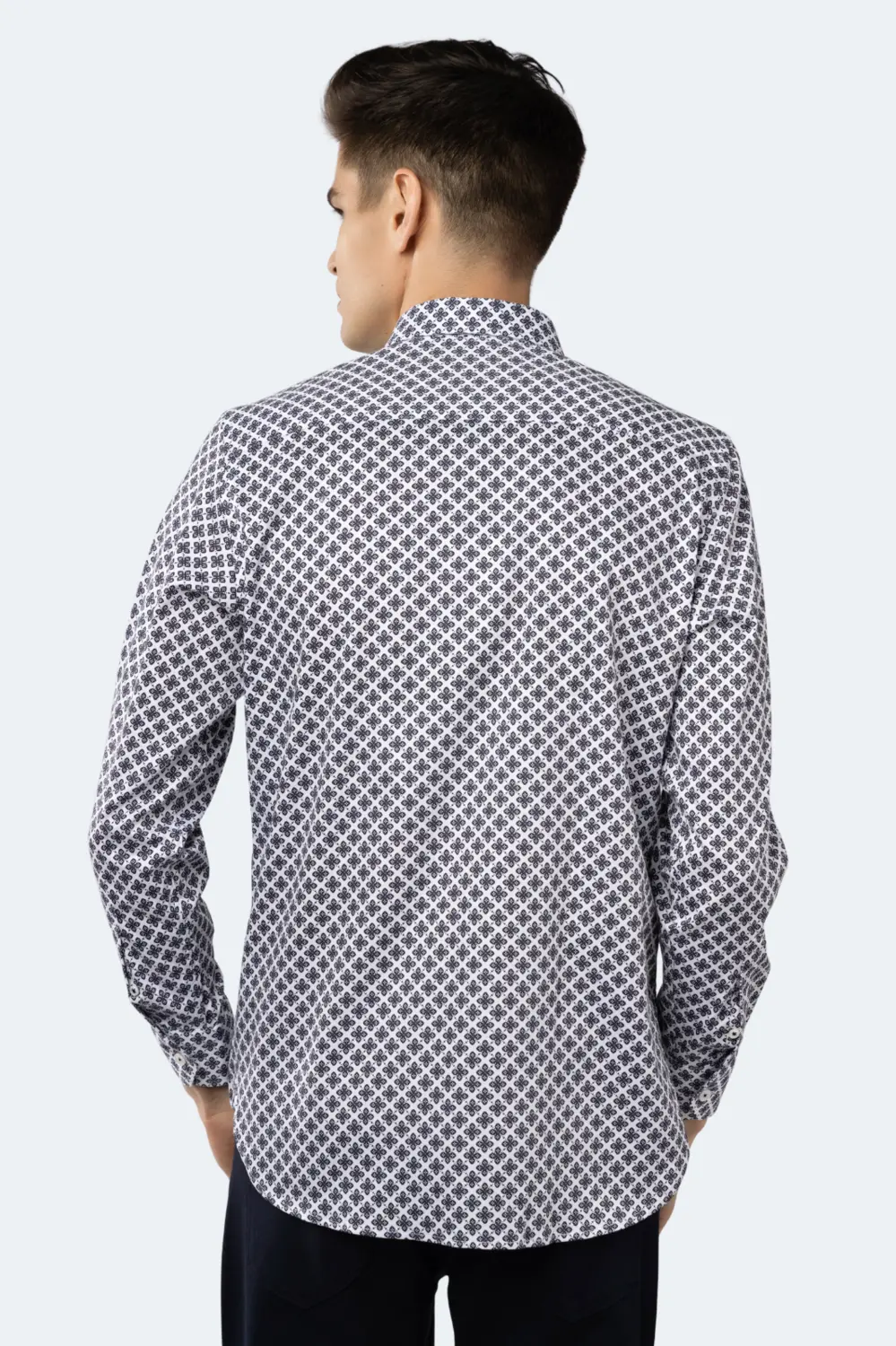 Белый и темно-синяя рубашка с цветочным принтом Luchiano Visconti, мультиколор
Белый и темно-синяя рубашка с цветочным принтом Luchiano Visconti, мультиколор