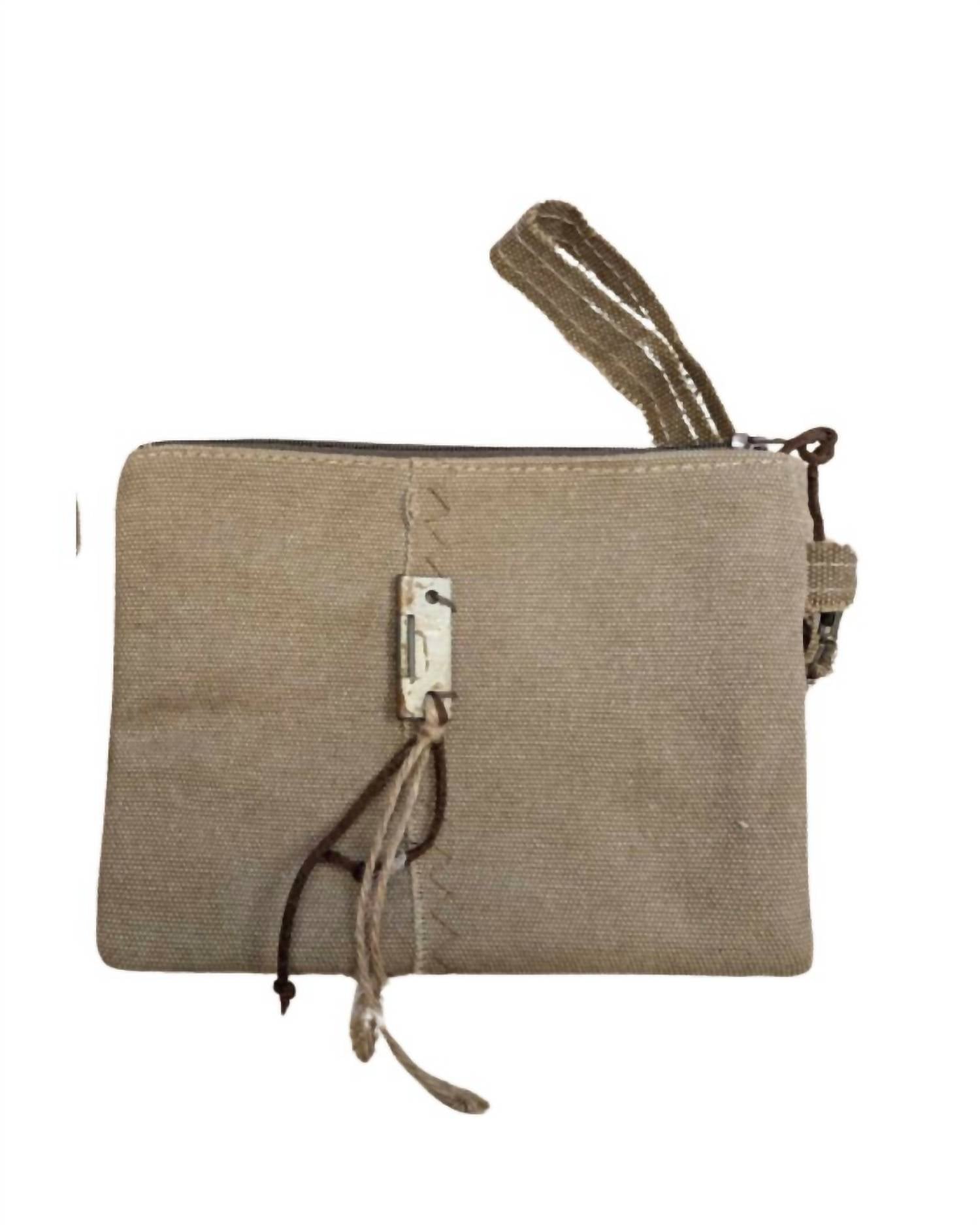 Тканевый клатч зеленого/коричневого цвета Honey and Me, Зеленый, Тканевый клатч зеленого/коричневого цвета Honey and Me
Тканевый клатч зеленого/коричневого цвета Honey and Me, Зеленый, Тканевый клатч зеленого/коричневого цвета Honey and Me