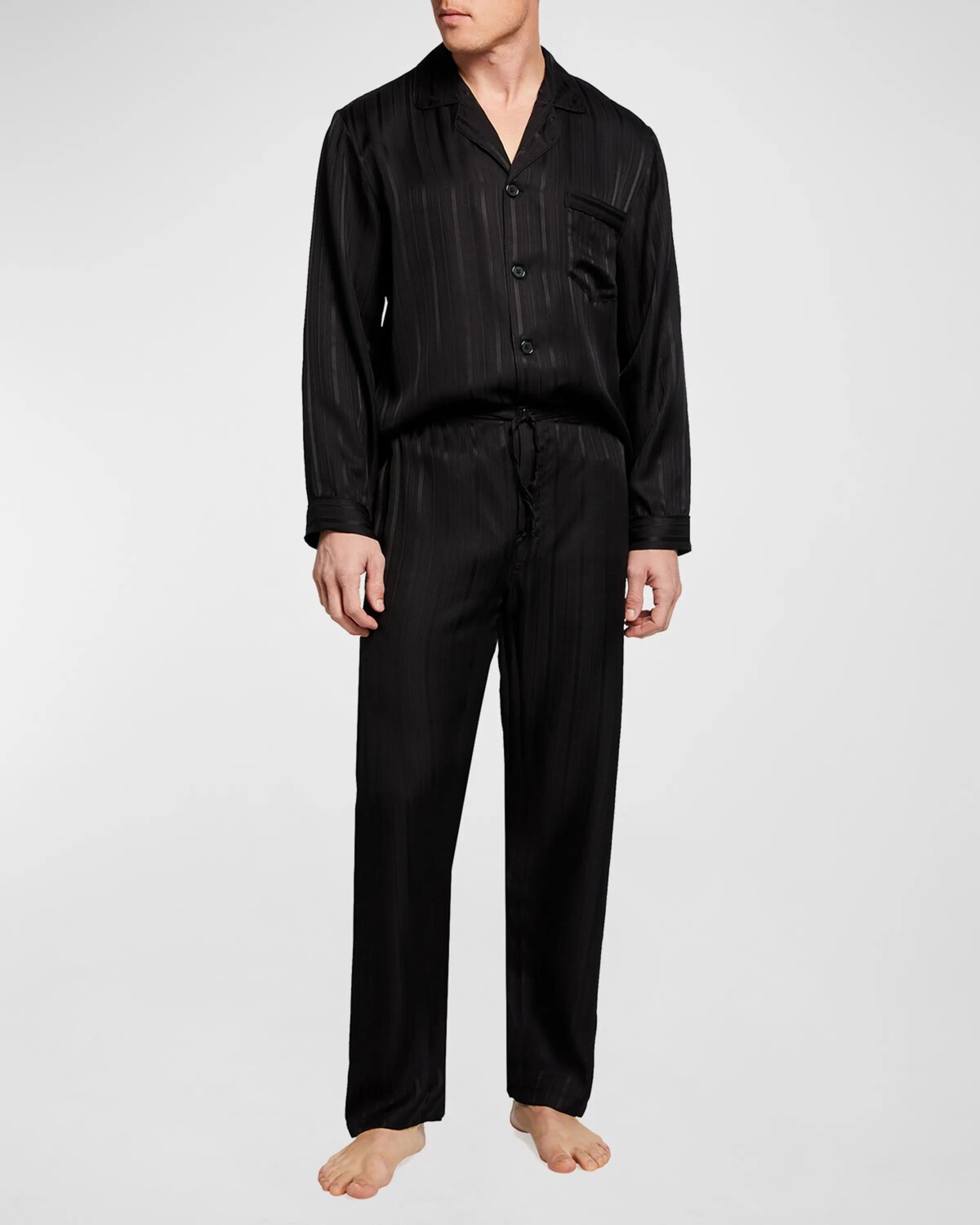 Мужской шелковый пижамный комплект в полоску с узором «елочка» Majestic International, цвет Night
Мужской шелковый пижамный комплект в полоску с узором «елочка» Majestic International, цвет Night