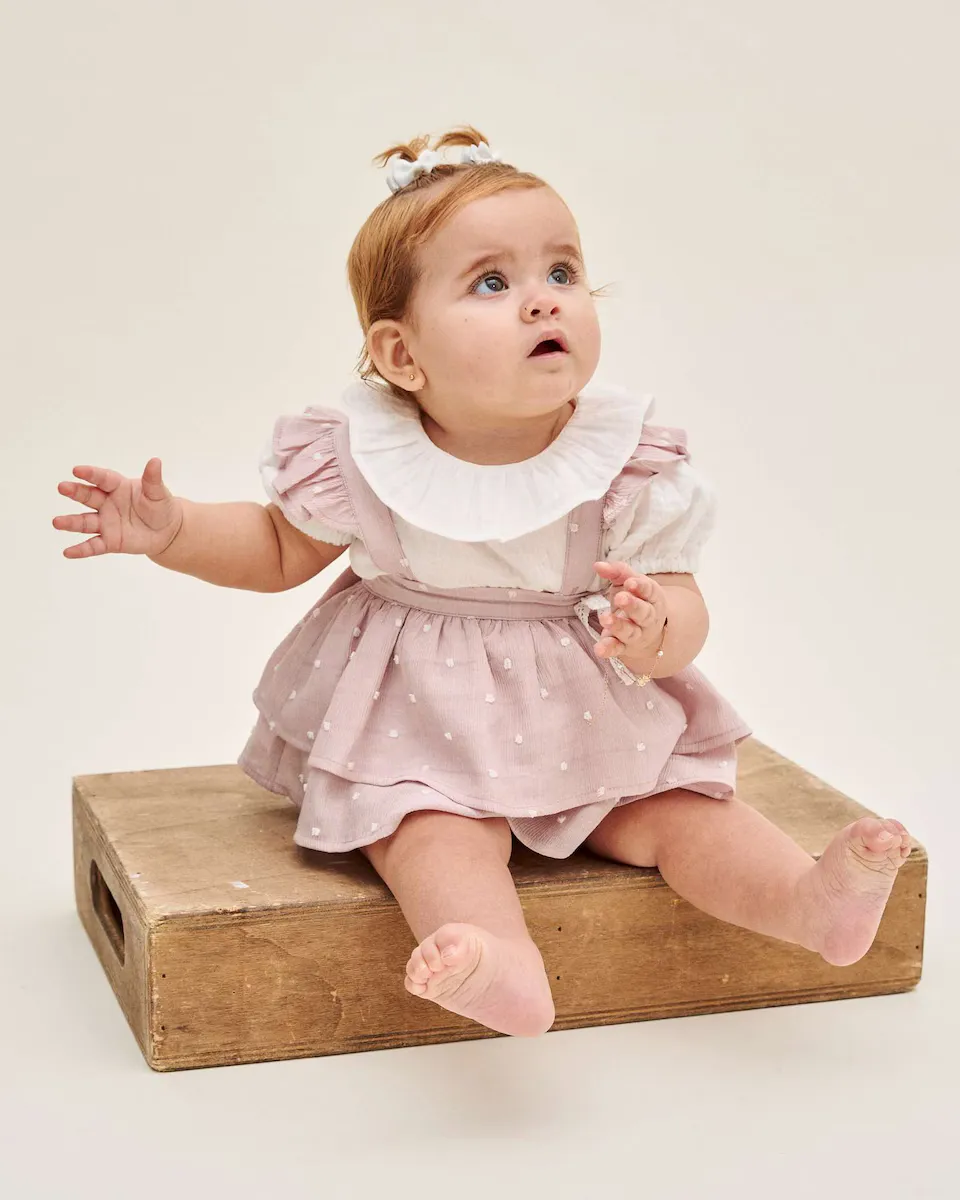 Розовая плюшевая пижама-кигуруми для девочки с мини-помпонами и рюшами Dadati, розовый
Розовая плюшевая пижама-кигуруми для девочки с мини-помпонами и рюшами Dadati, розовый