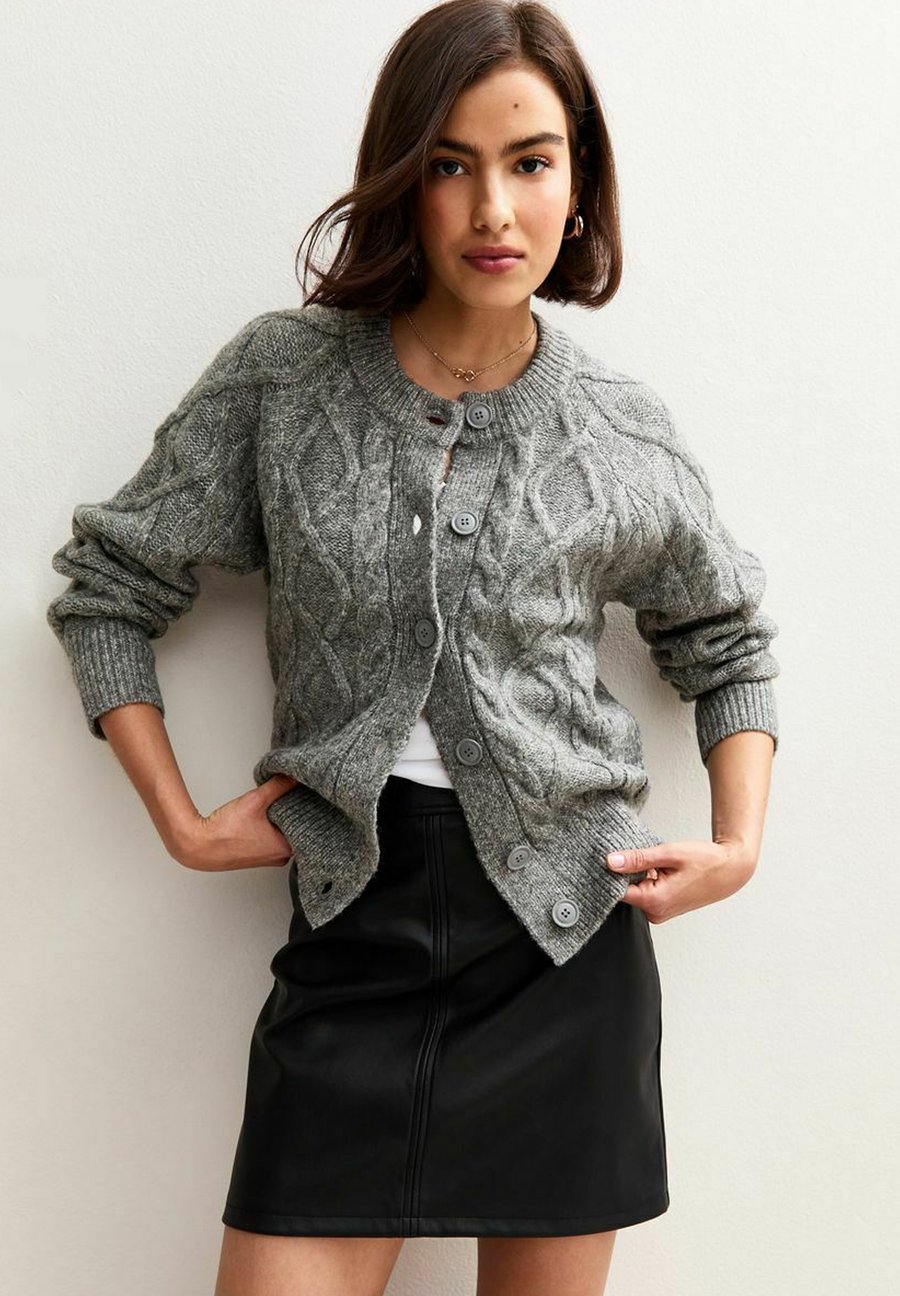 Кардиган New Look CABLE CREW NECK , Grey
Кардиган New Look CABLE CREW NECK , Grey