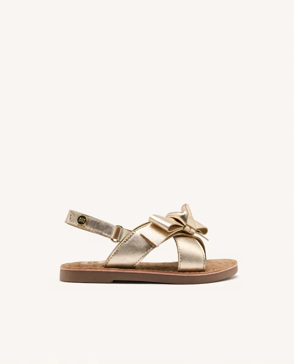Сандалии для девочек золотистого цвета с бантом Gioseppo, золотой
Сандалии для девочек золотистого цвета с бантом Gioseppo, золотой