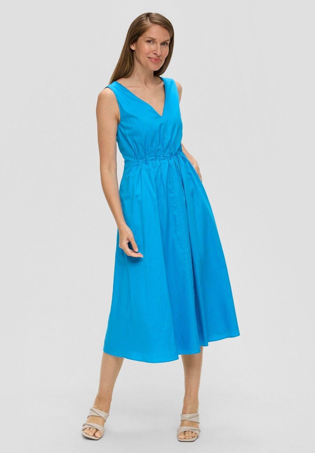 Дневное платье MIT ELASTISCHEM BUND s.Oliver BLACK LABEL, синий
Дневное платье MIT ELASTISCHEM BUND s.Oliver BLACK LABEL, синий