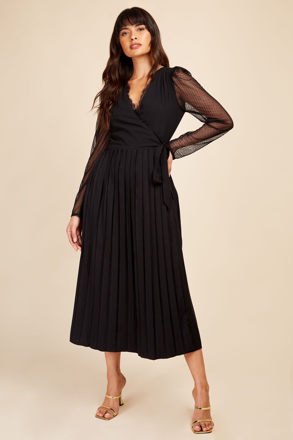 Платье халат миди в сеточку с узором в горошек Little Mistress, черный
Платье халат миди в сеточку с узором в горошек Little Mistress, черный